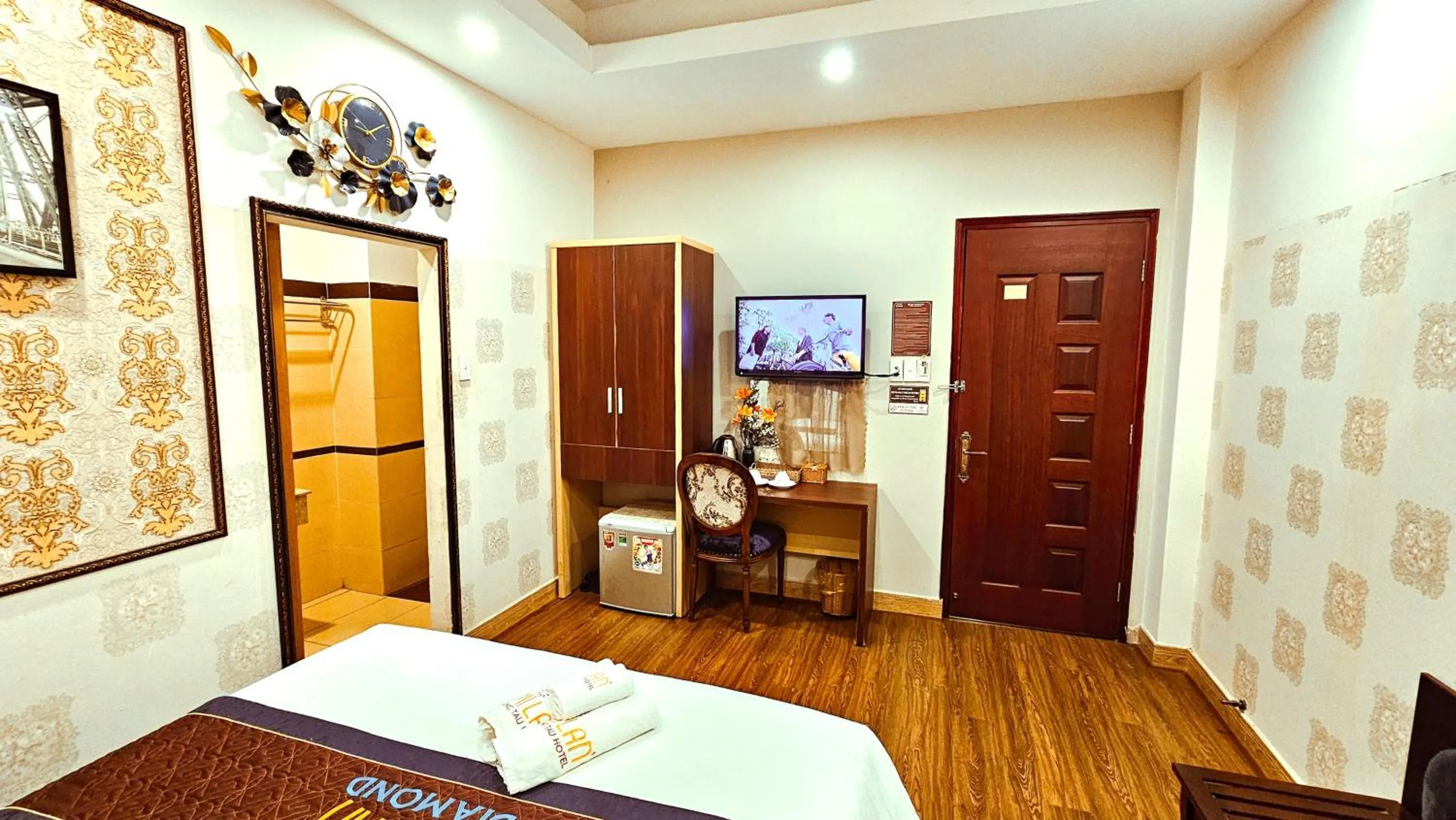 TV and multimedia, Bed in Milan Diamond Hotel