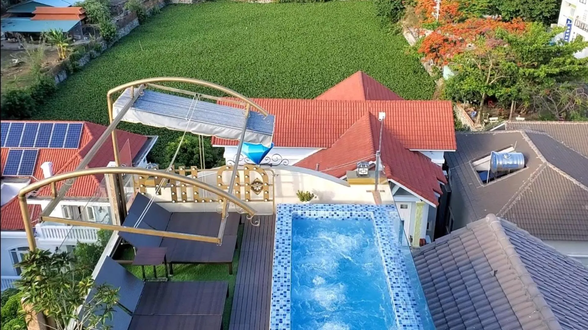 Swimming pool in Milan Diamond Hotel