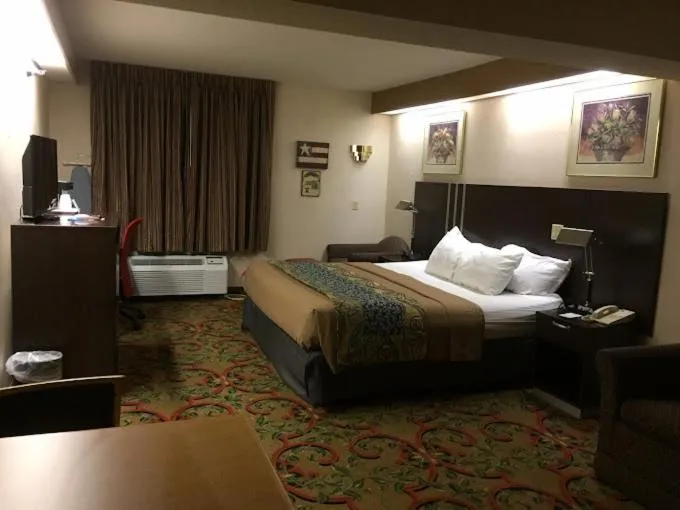 Pleasant Stay Inn & Suites