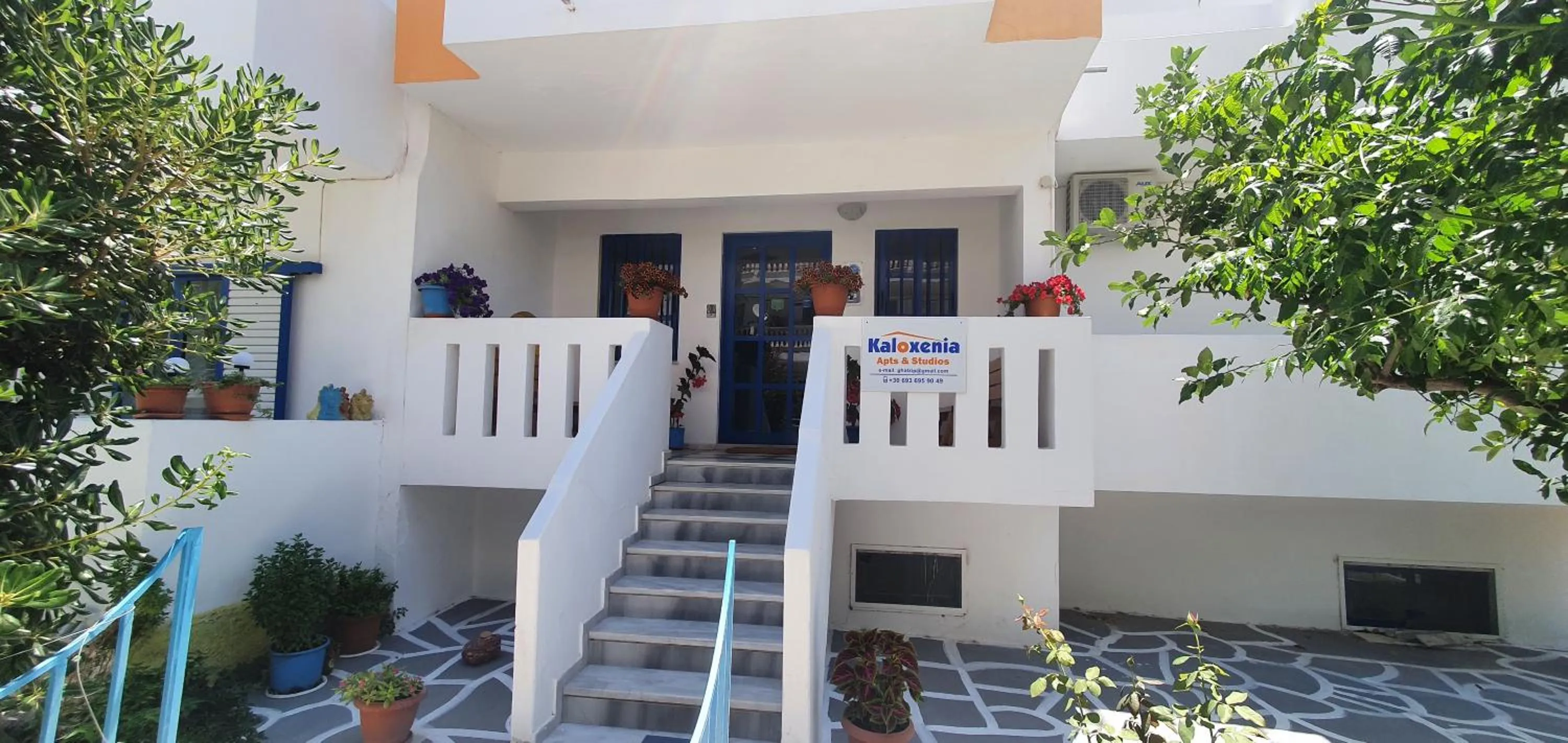 Facade/entrance in Kaloxenia