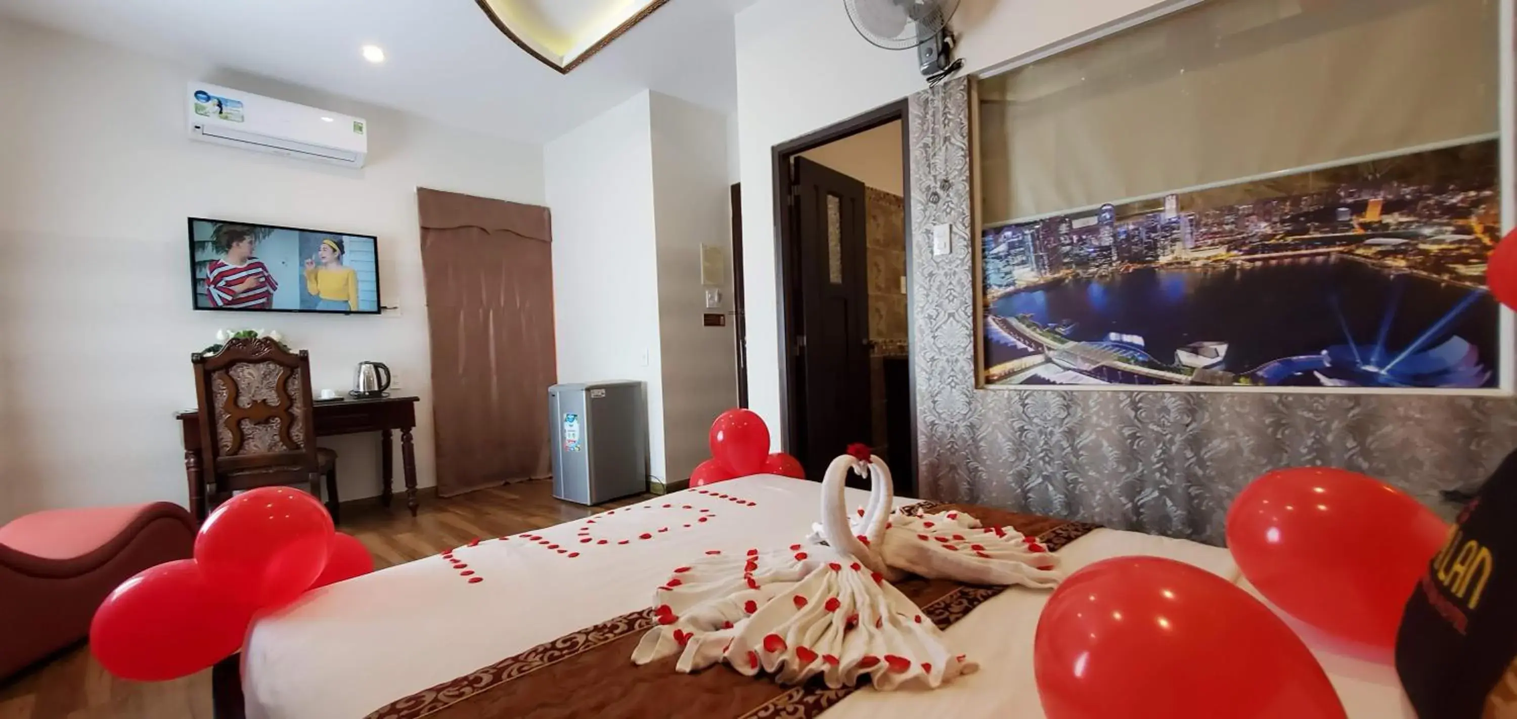 TV and multimedia, Bed in Milan Corner Hotel TV and multimedia, Bed in Milan Corner Hotel