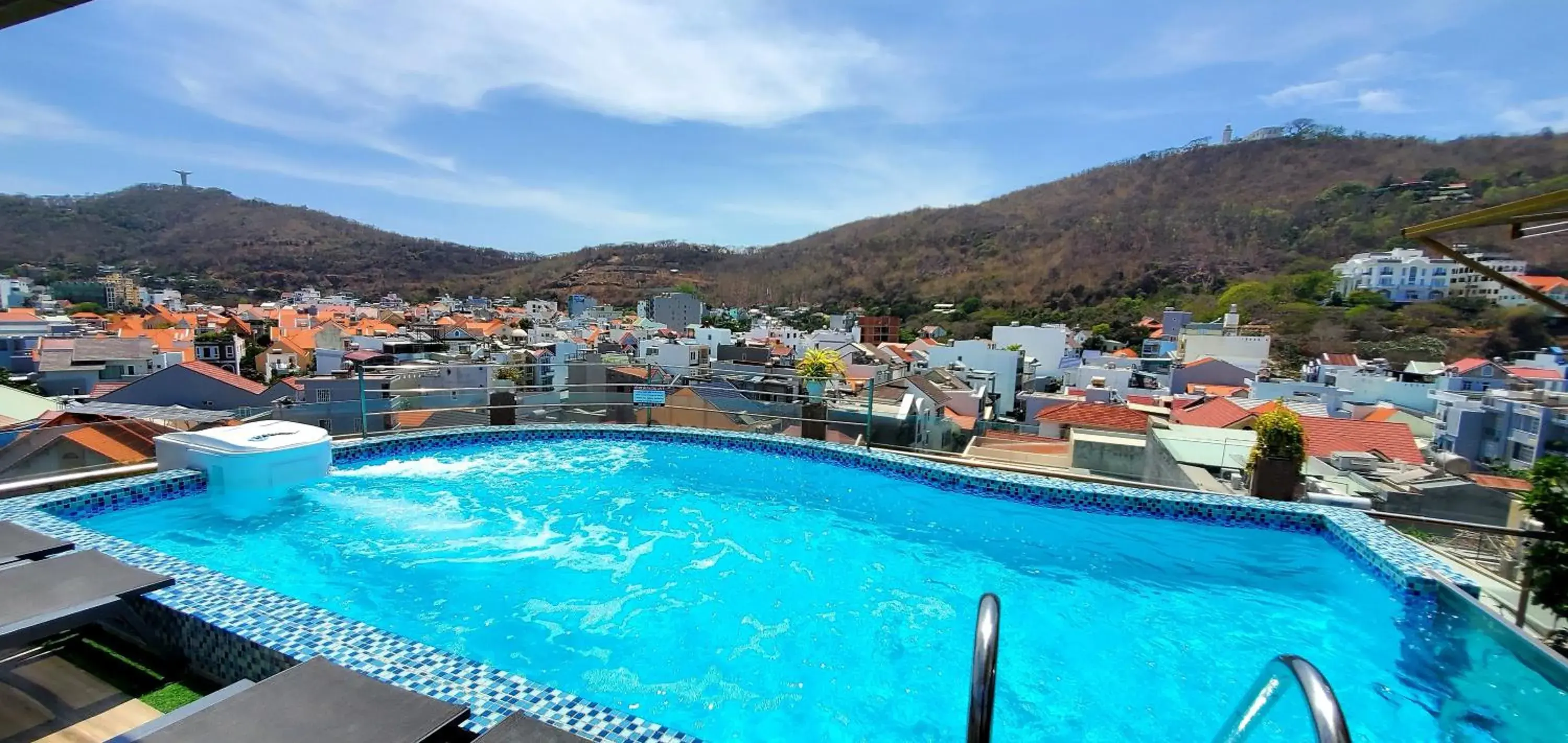 Swimming pool in Milan Corner Hotel Swimming pool in Milan Corner Hotel