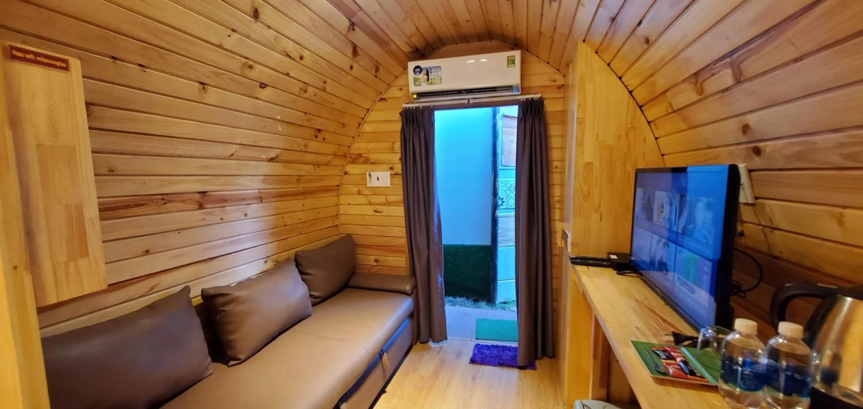 TV and multimedia in Milan Corner Hotel