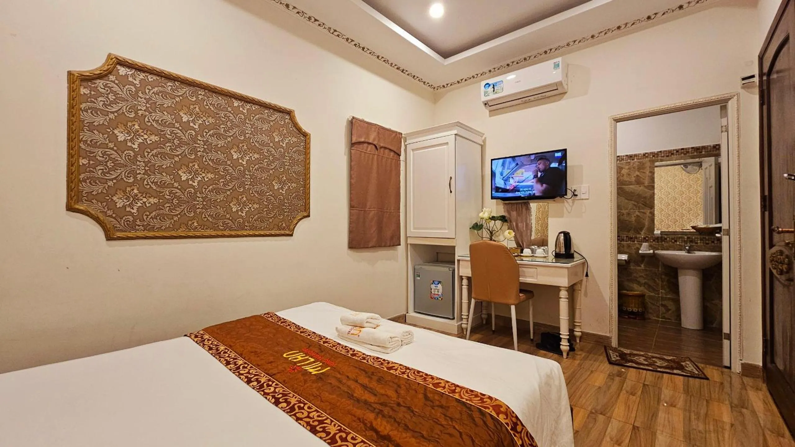 TV and multimedia, Bed in Milan Corner Hotel