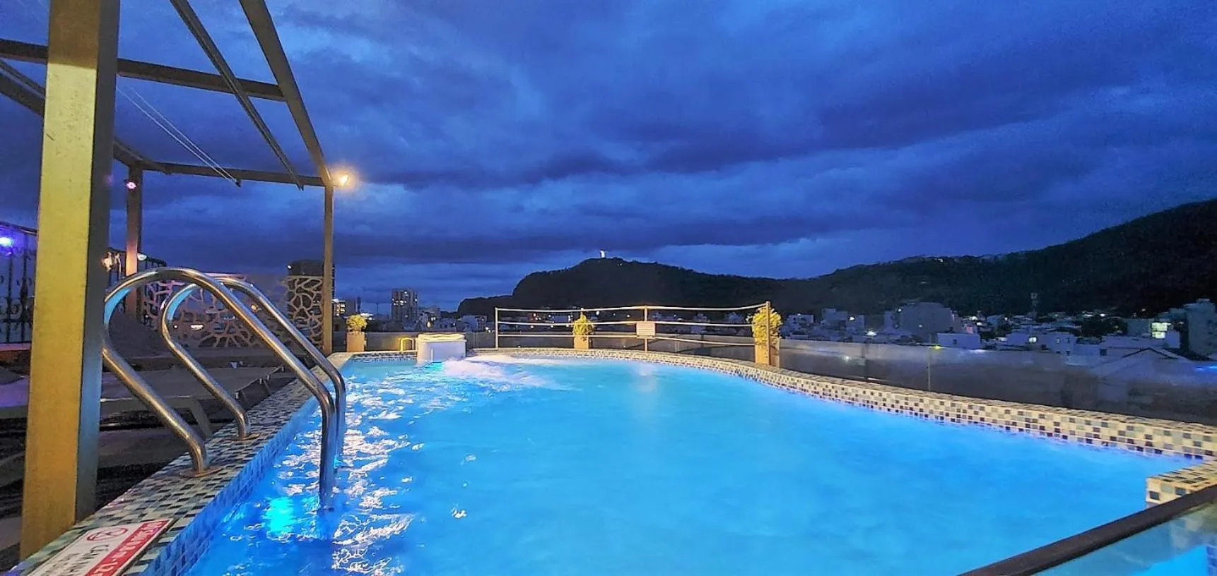 Night in Milan Corner Hotel