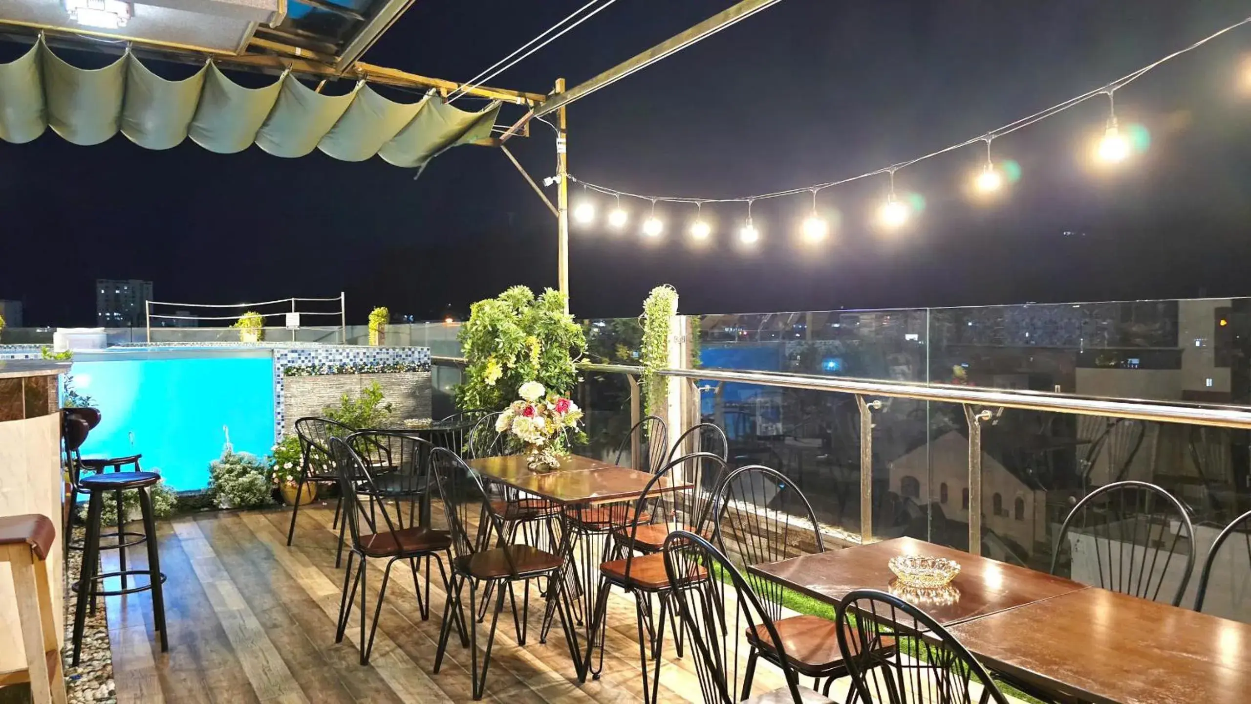 Restaurant/places to eat in Milan Corner Hotel Restaurant/places to eat in Milan Corner Hotel