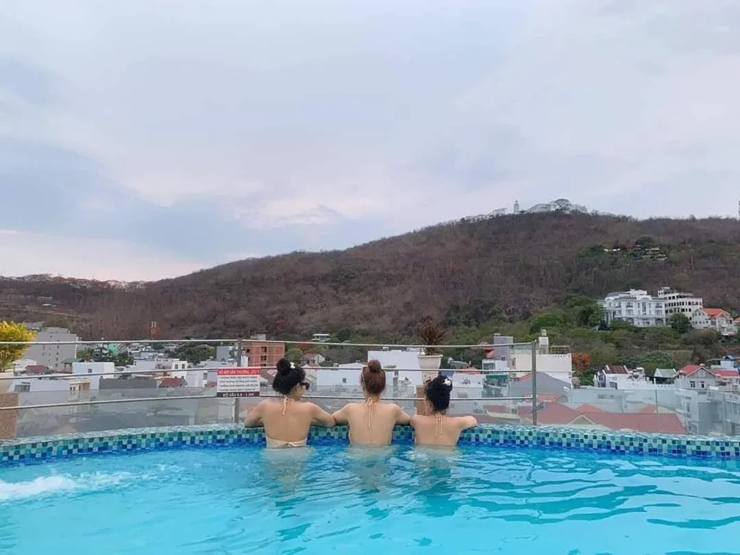 Mountain view in Milan Corner Hotel