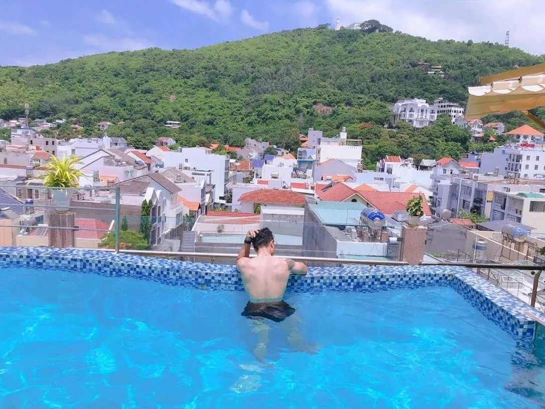 Natural landscape in Milan Corner Hotel