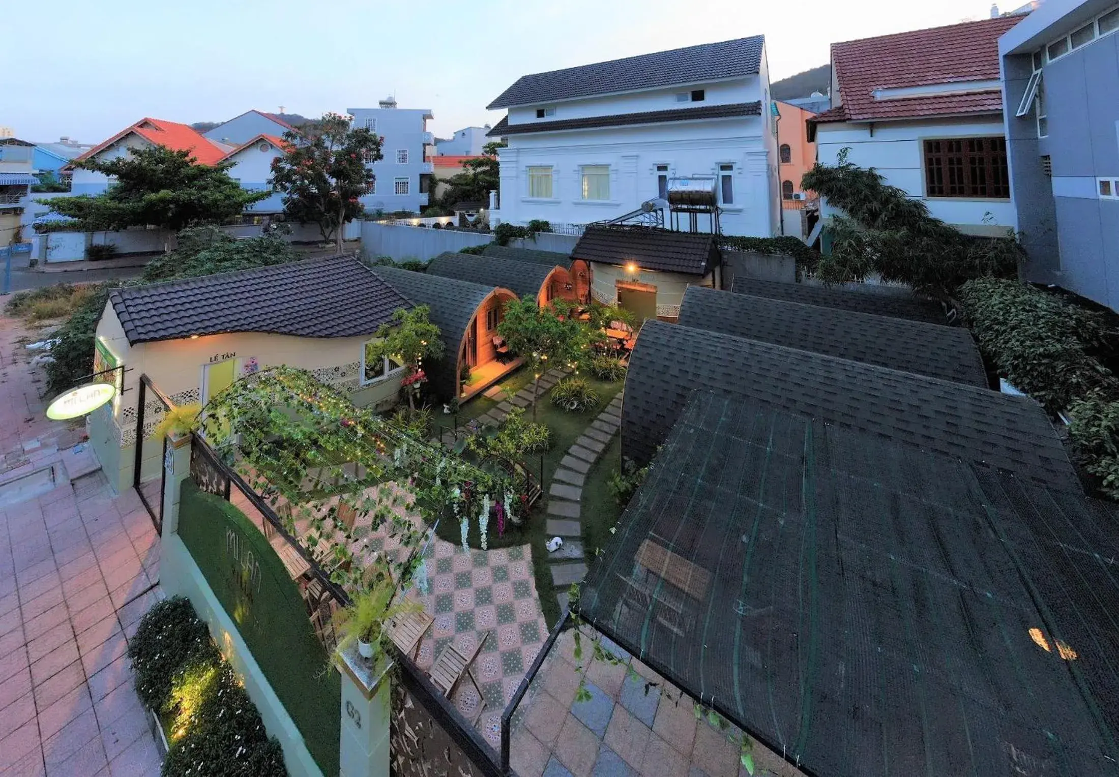 Property building in Milan Corner Hotel Property building in Milan Corner Hotel