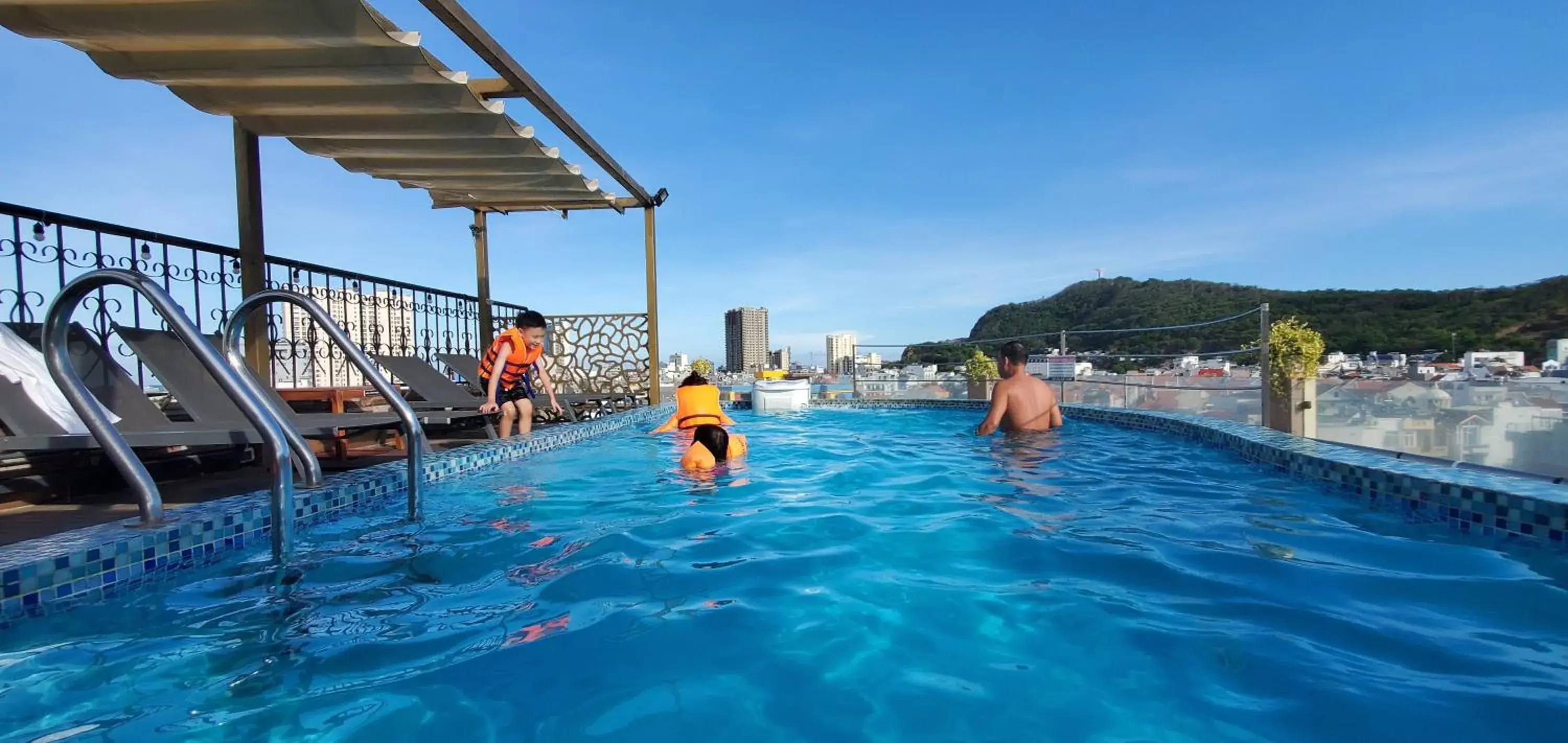 Mountain view in Milan Corner Hotel Mountain view in Milan Corner Hotel