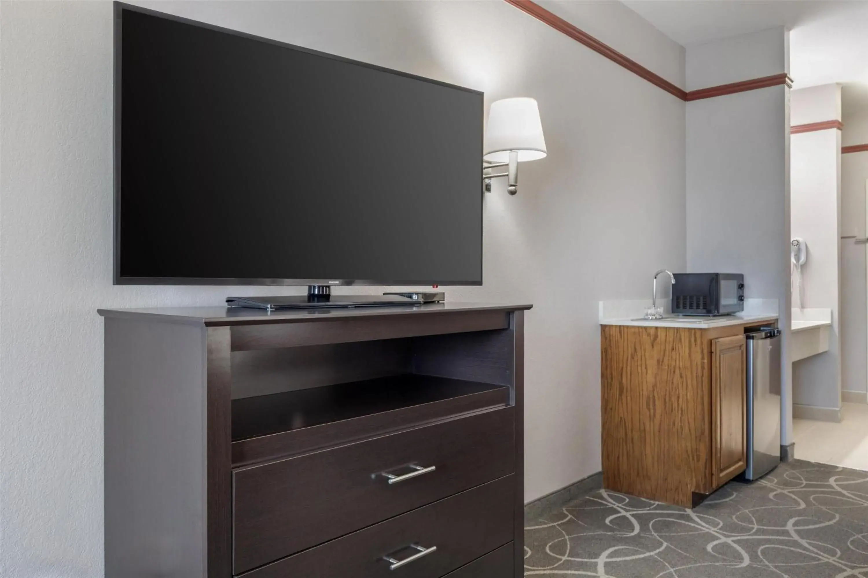 Bedroom in Best Western Limestone Inn and Suites Bedroom in Best Western Limestone Inn and Suites