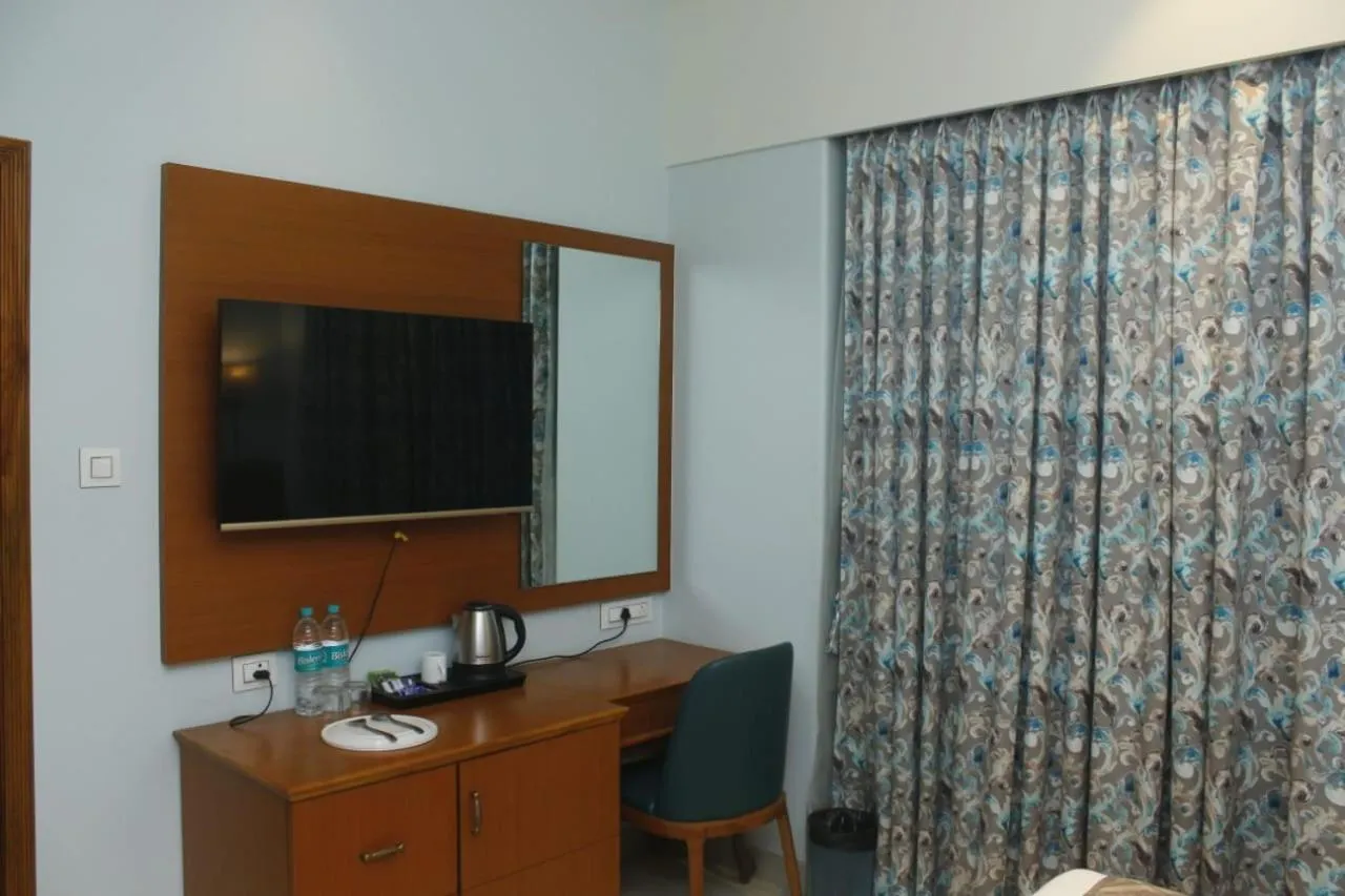 TV and multimedia, TV/Entertainment Center in MUZA HOTELS FISCO