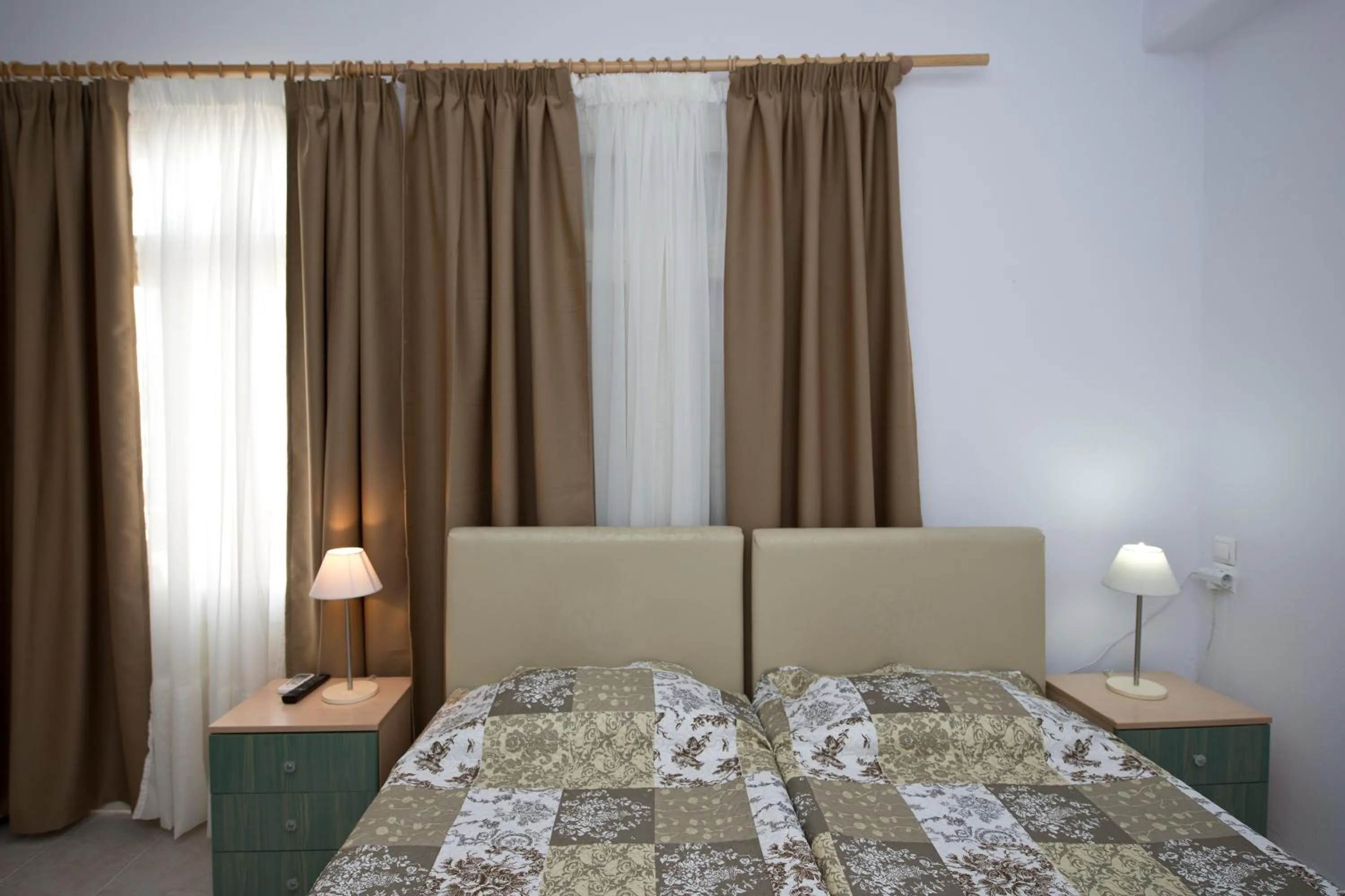 Bathroom, Bed in Karboni Hotel