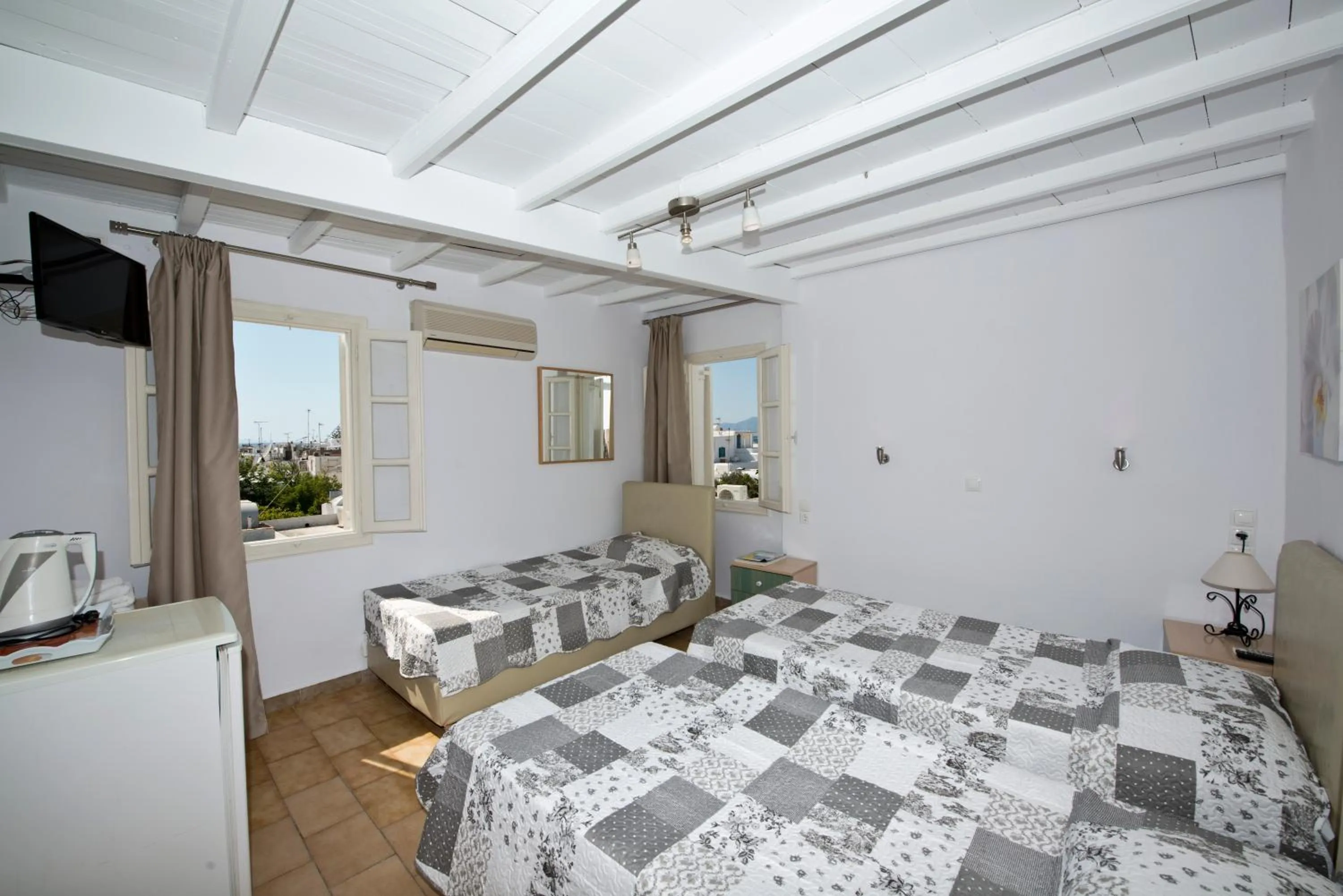 Bathroom, Bed in Karboni Hotel