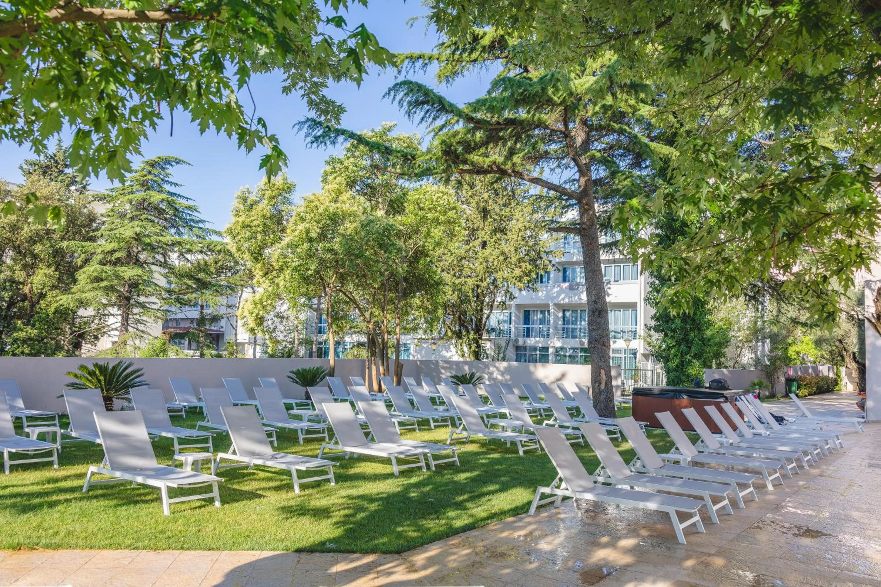 Swimming pool in Hotel Tara Becici