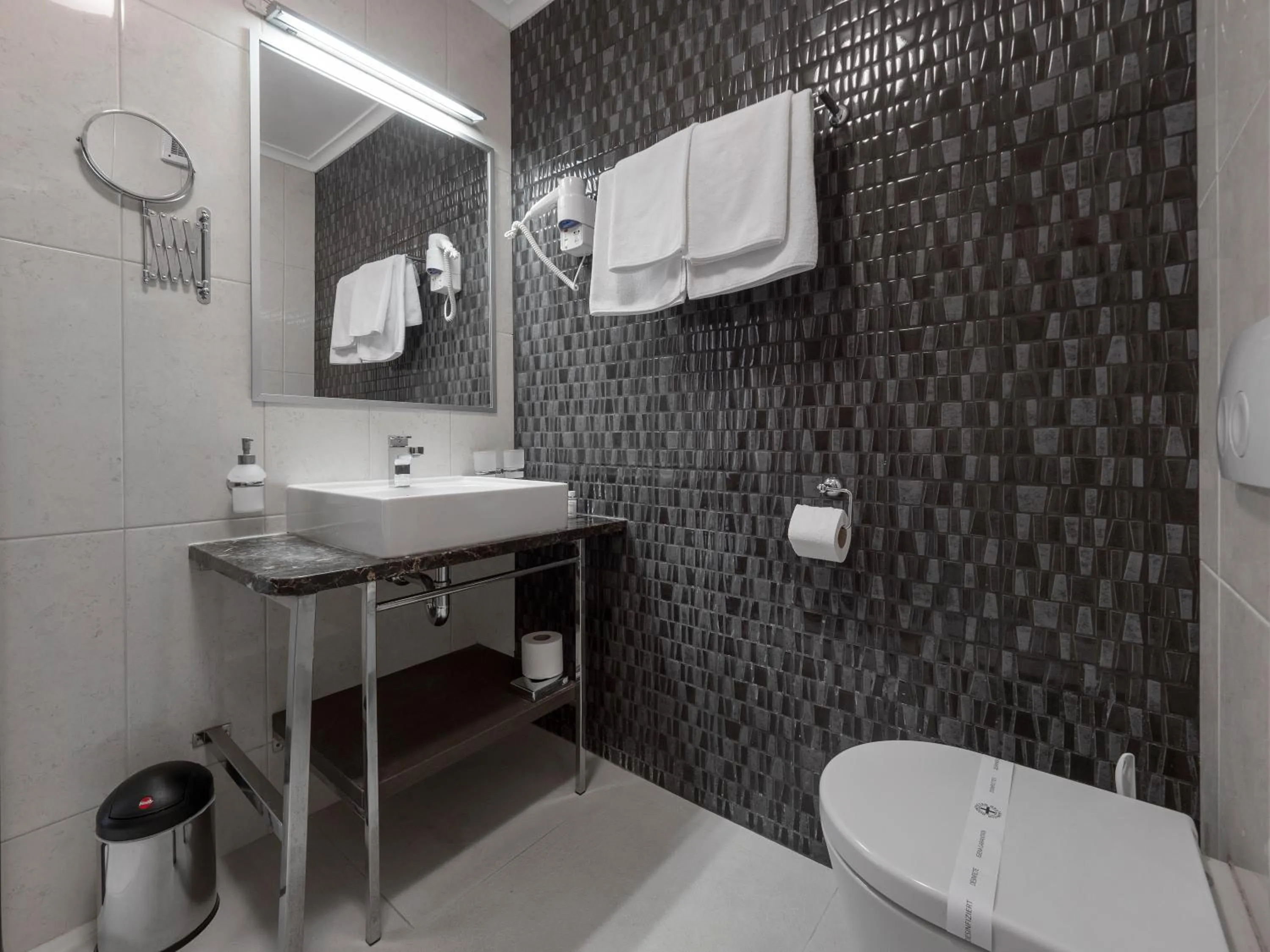 Bathroom in Hotel Tara Becici