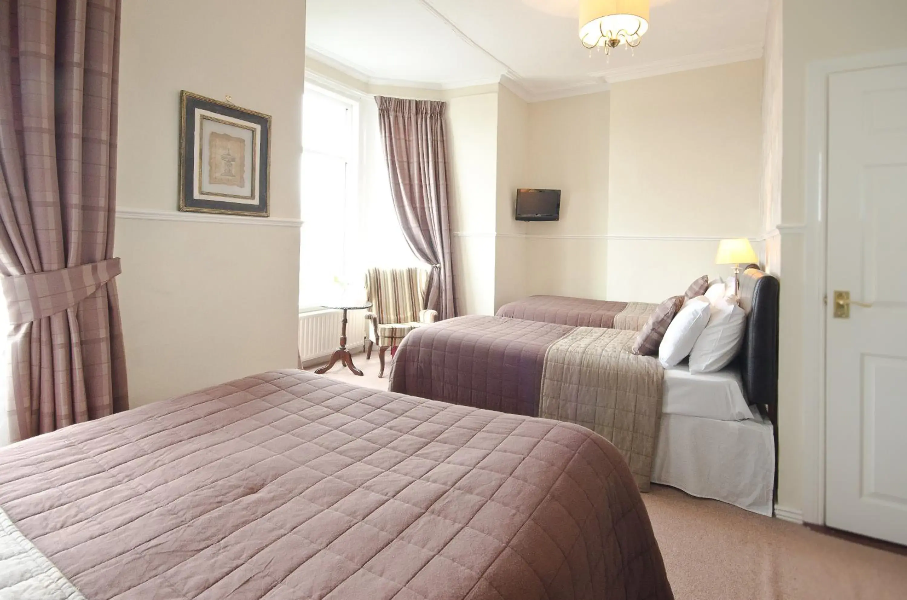 Family Room - En Suite in Ennislare House Guest Accommodation Family Room - En Suite in Ennislare House Guest Accommodation