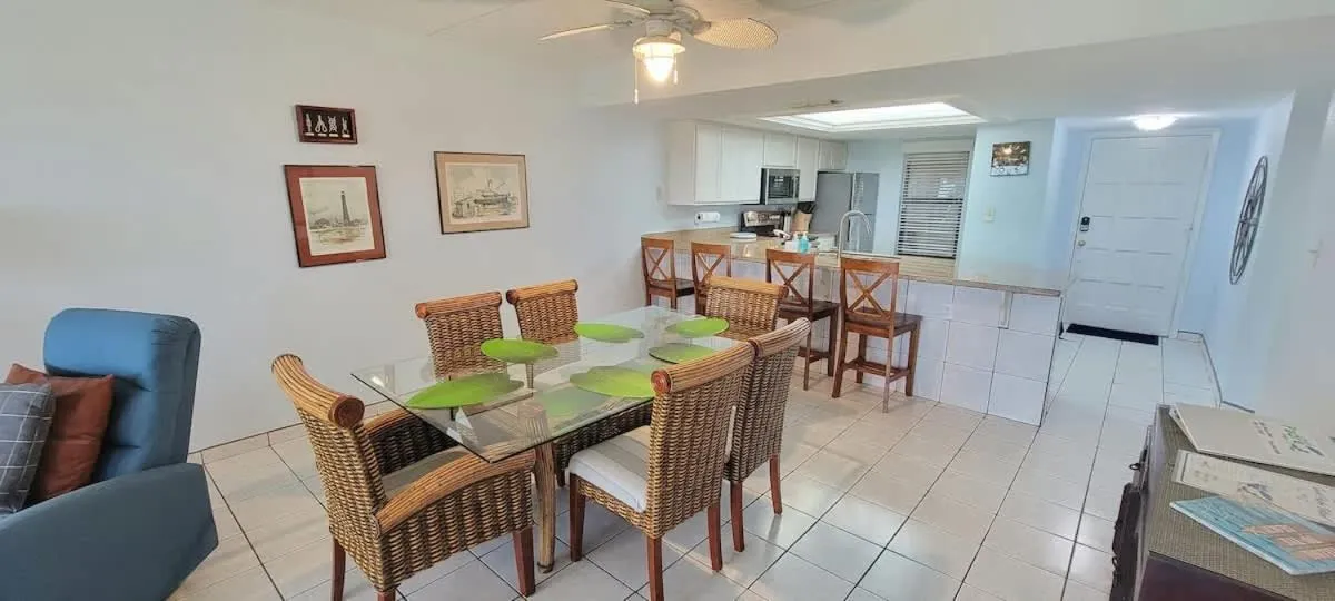 Dining area in Saida Towers II #104