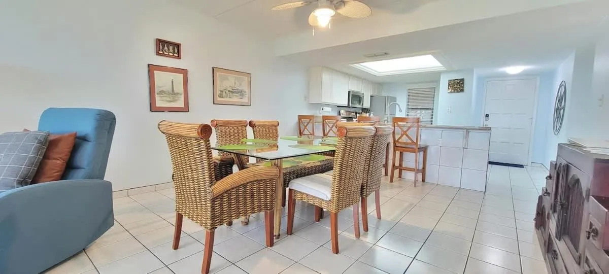Dining area in Saida Towers II #104