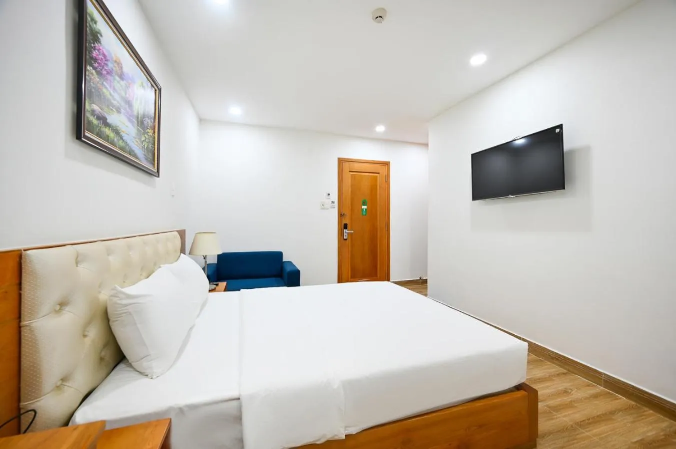 Photo of the whole room, Bed in Vivian Airport Hotel Saigon