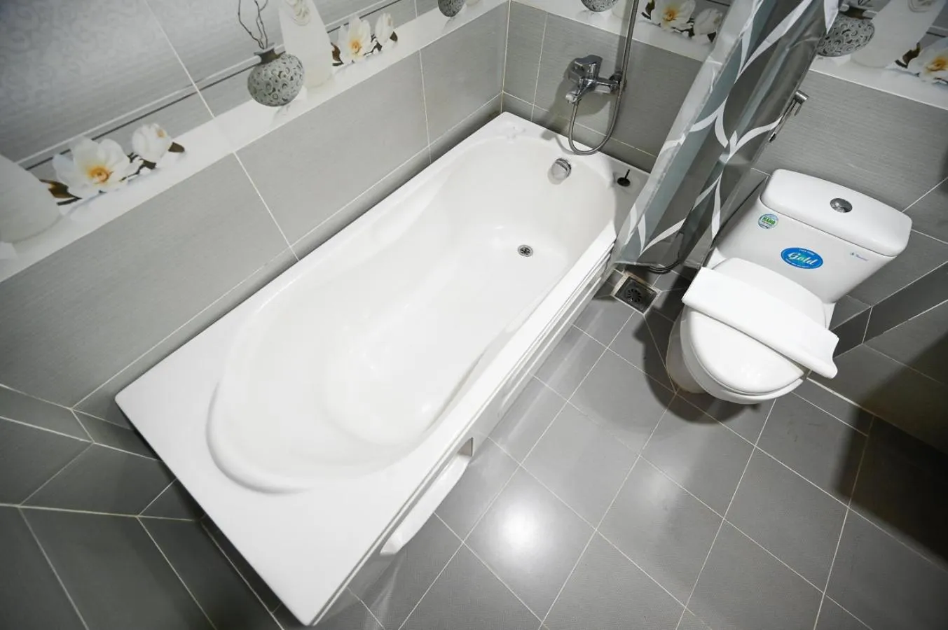 Shower in Vivian Airport Hotel Saigon