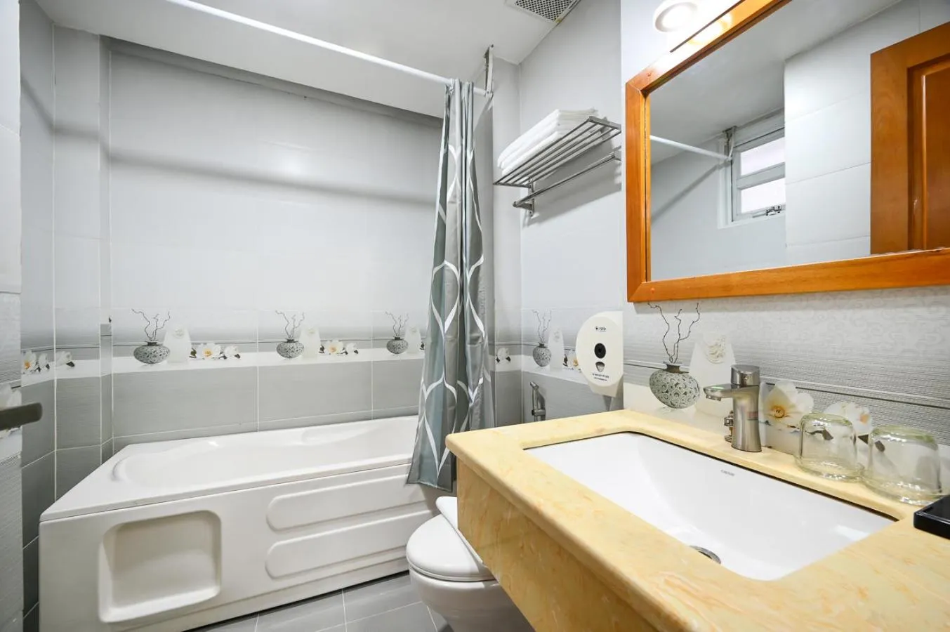 Shower in Vivian Airport Hotel Saigon