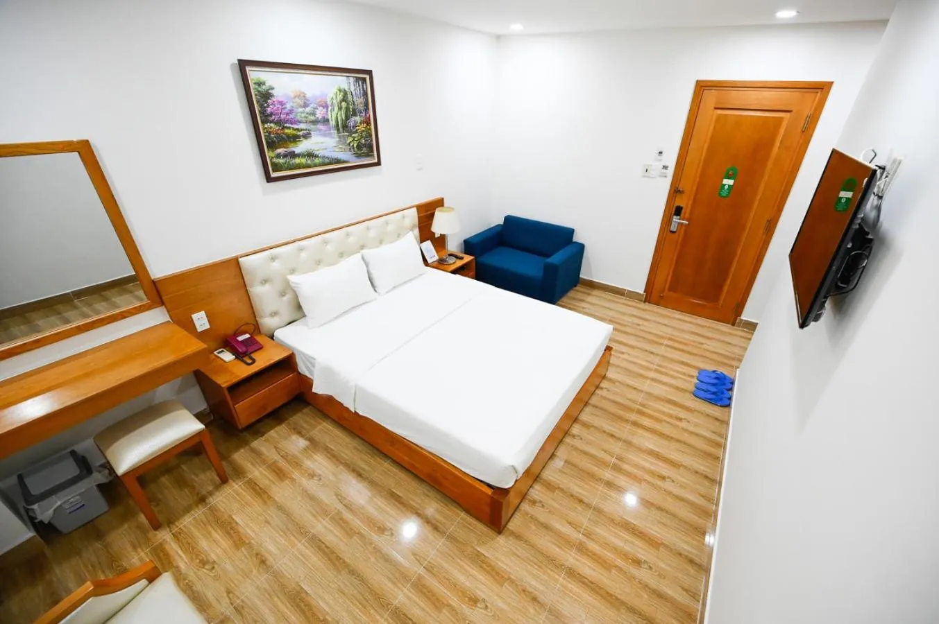 Photo of the whole room, Bed in Vivian Airport Hotel Saigon