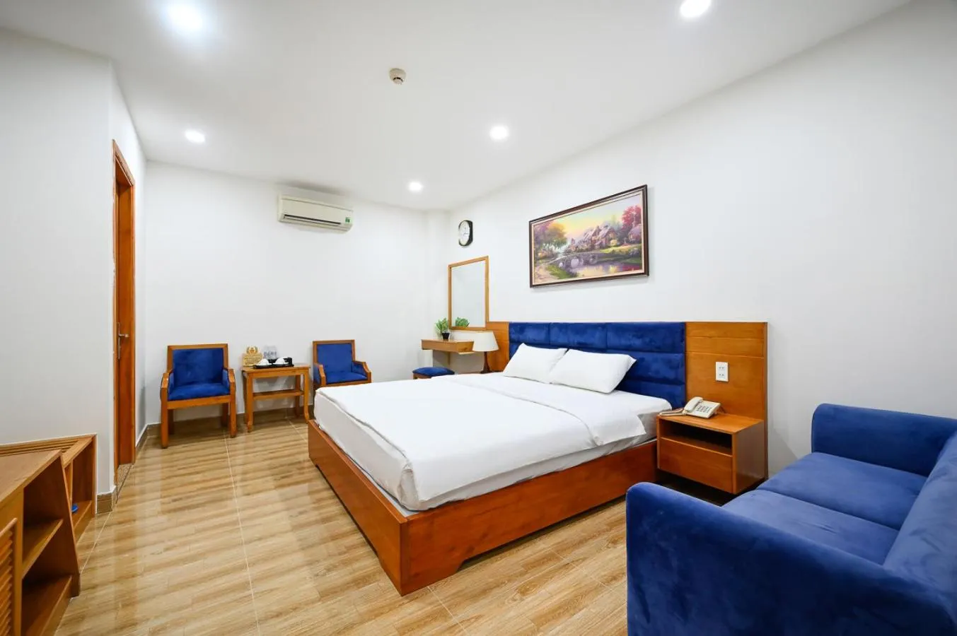 Bed in Vivian Airport Hotel Saigon