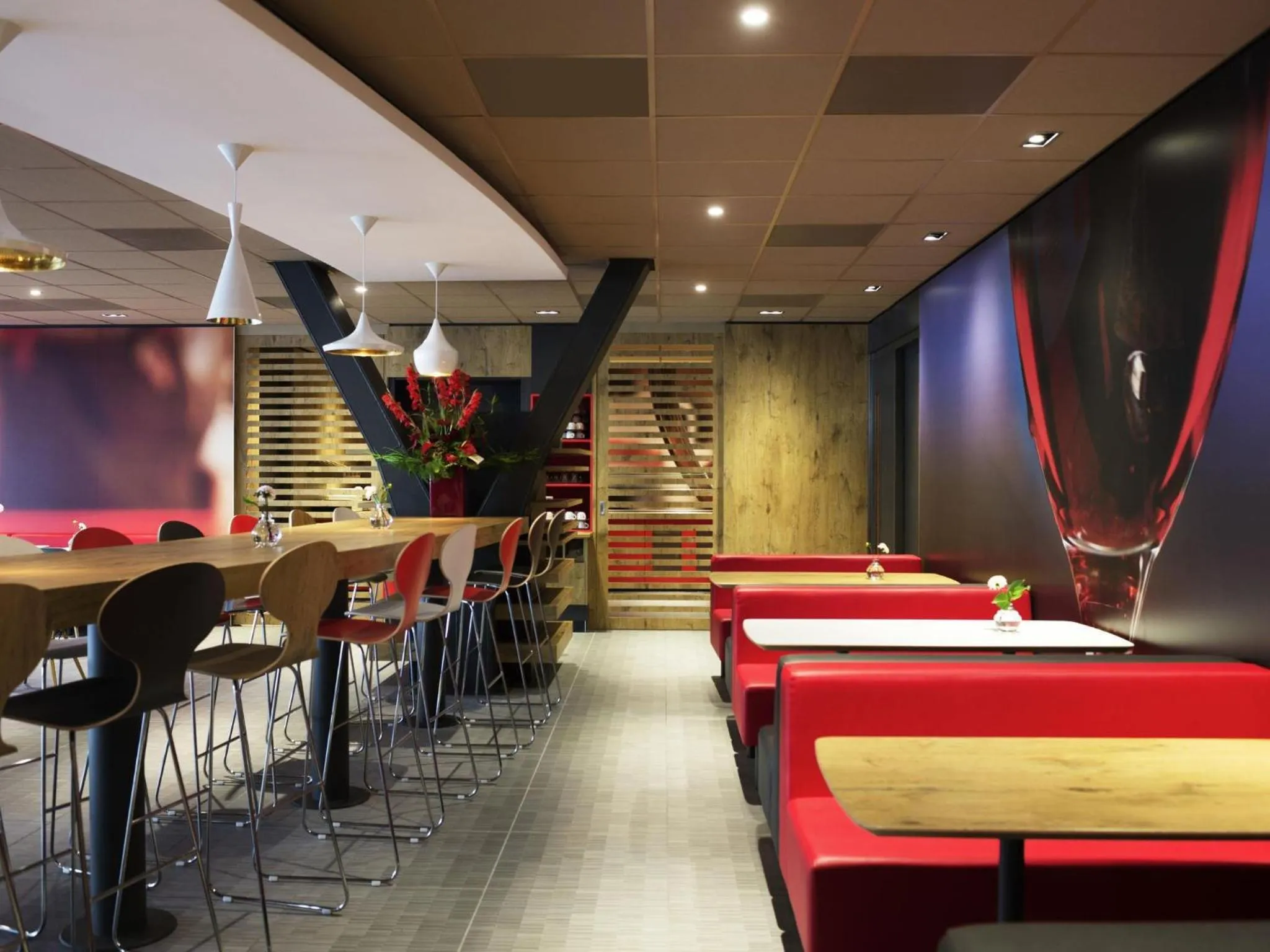 Lounge or bar in ibis Rotterdam City Centre