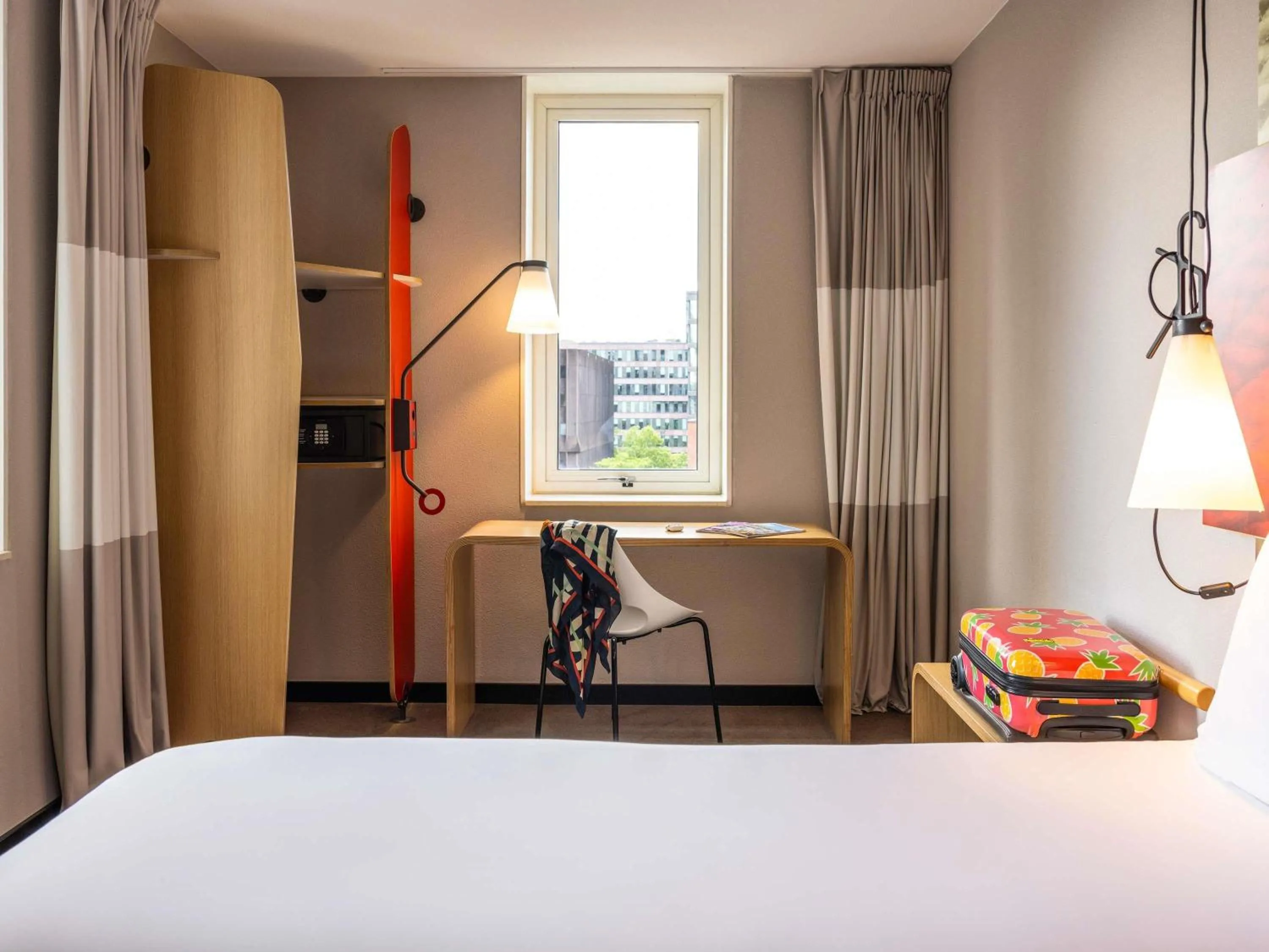 Bedroom, Bed in ibis Rotterdam City Centre
