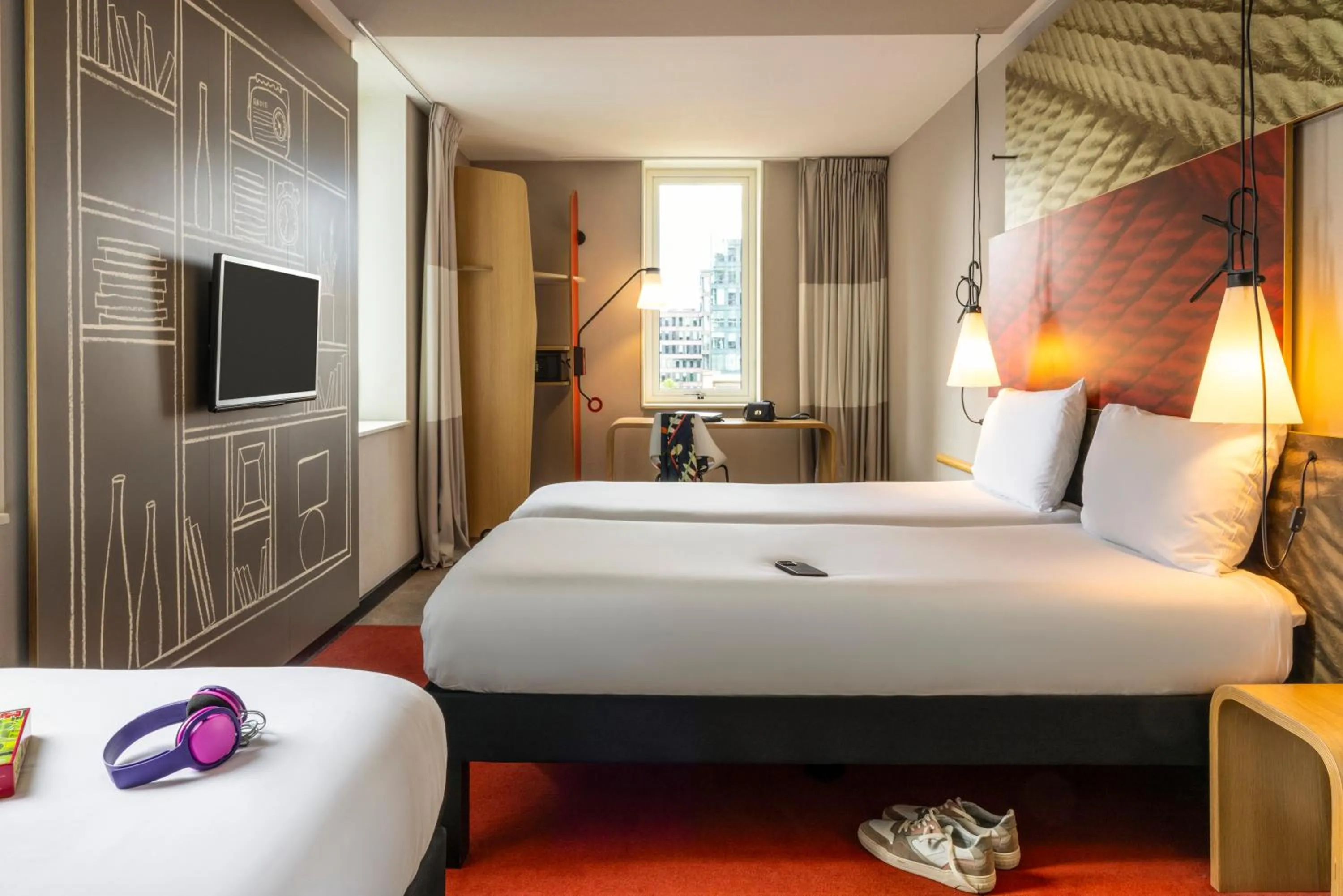 Bed in ibis Rotterdam City Centre