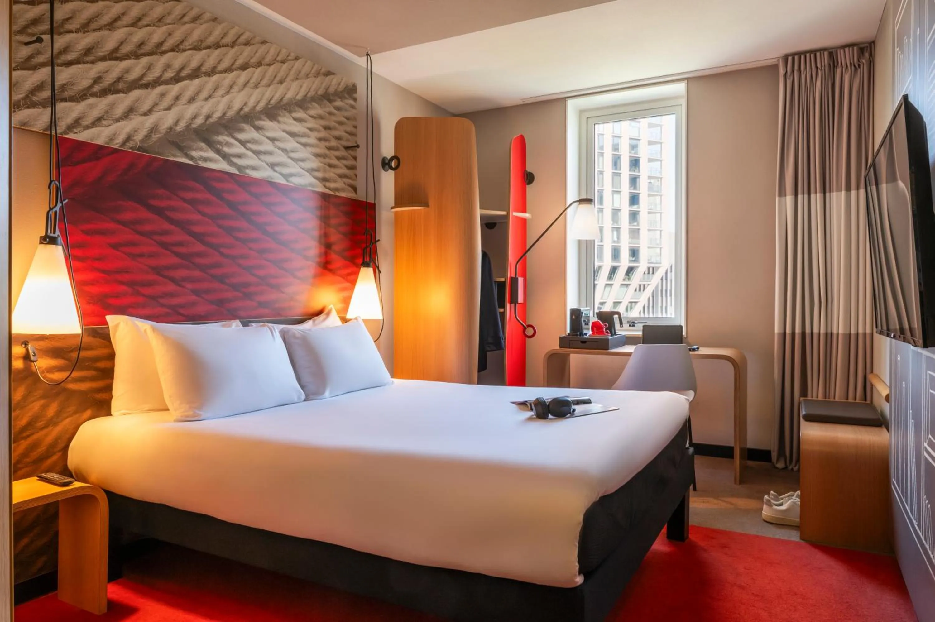 Photo of the whole room, Bed in ibis Rotterdam City Centre