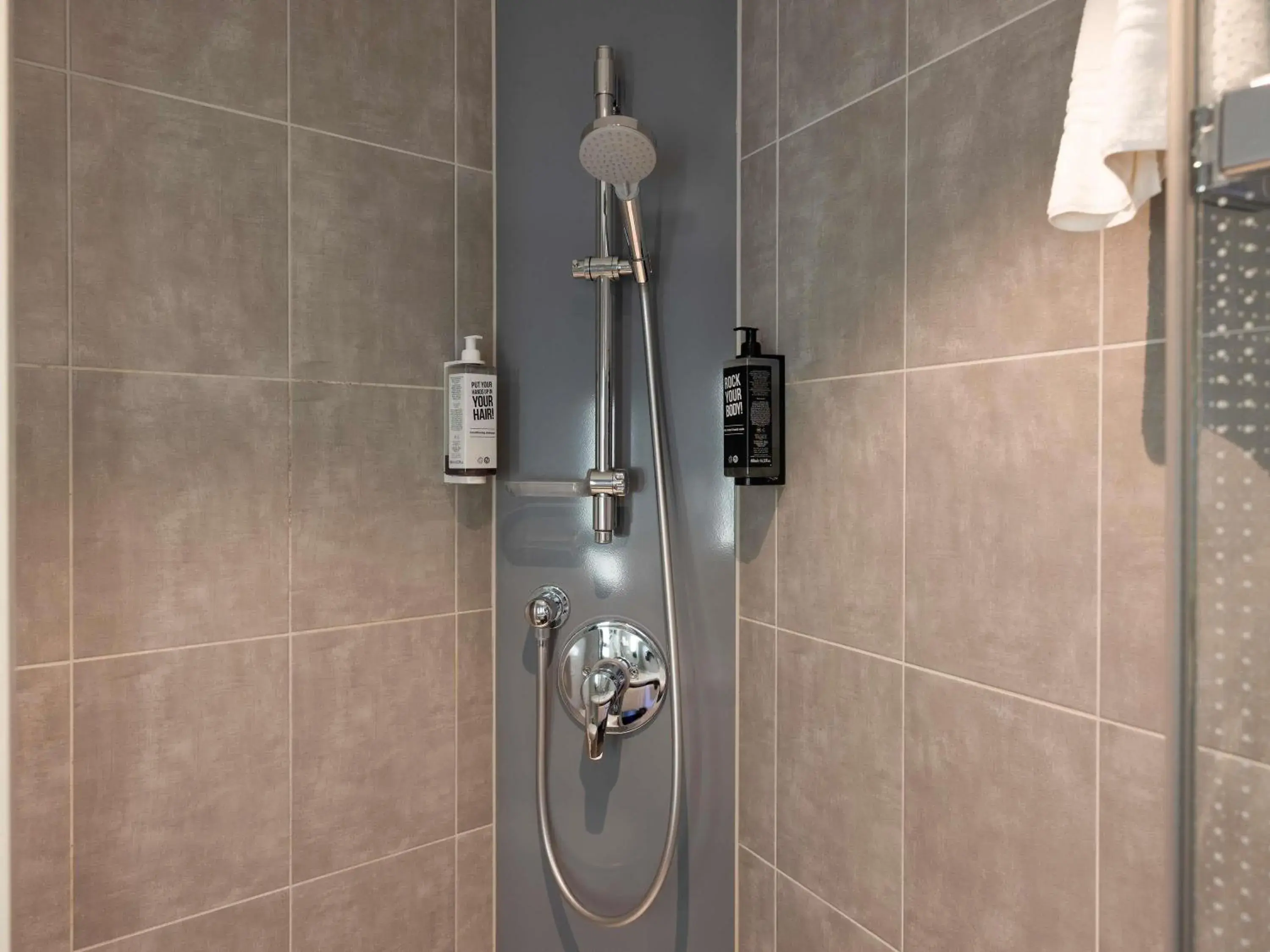 Bedroom in ibis Rotterdam City Centre Bedroom in ibis Rotterdam City Centre