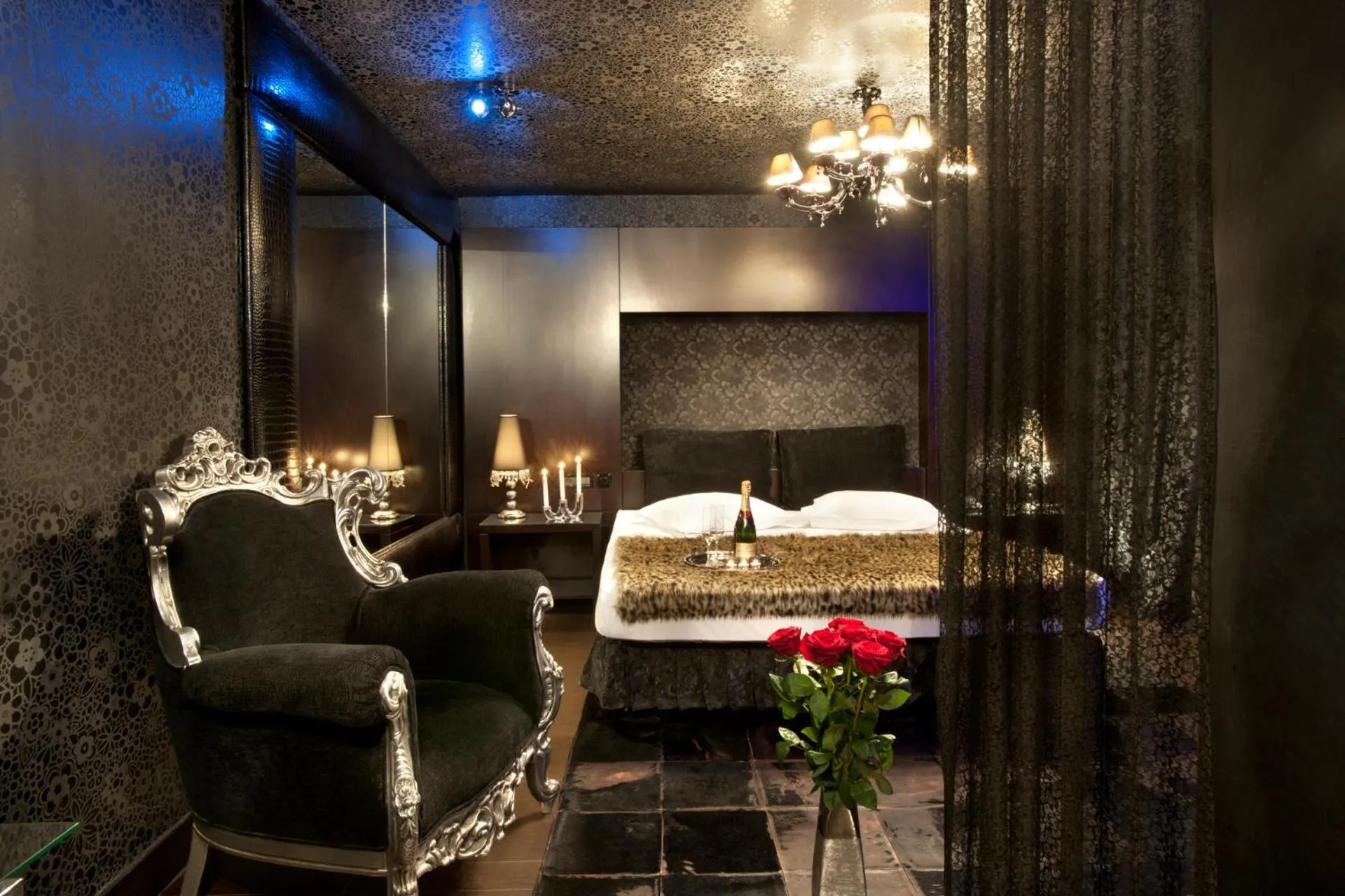 Bedroom, Bed in The Crystal Blue Hotel