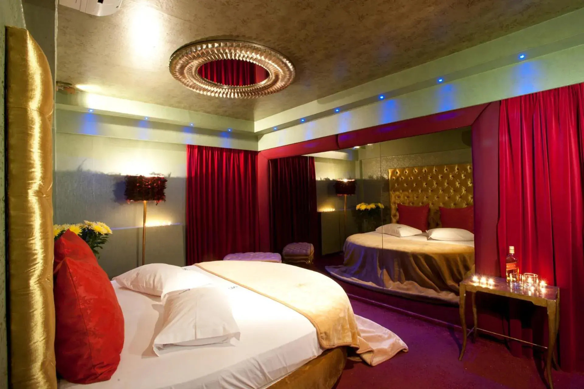 Queen Room with Spa Bath in The Crystal Blue Hotel Queen Room with Spa Bath in The Crystal Blue Hotel