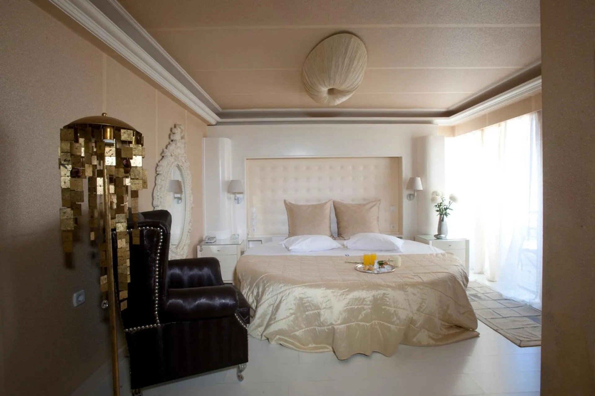 Bedroom, Bed in The Crystal Blue Hotel