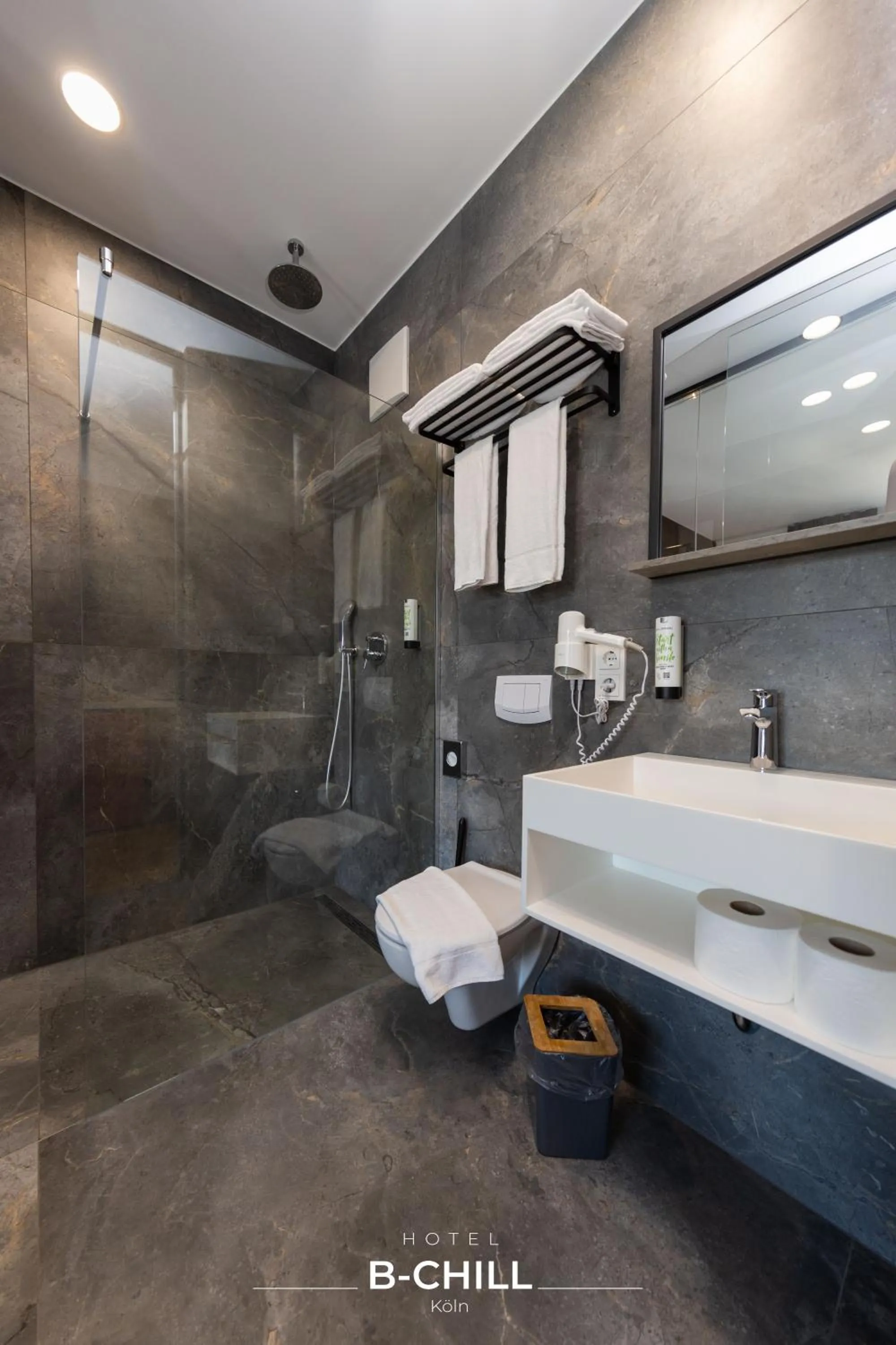 Shower in B-Chill Cologne