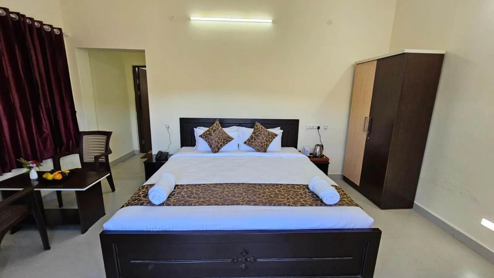Bedroom, Bed in TIO -THE INDIAN ORIGIN HOTELS & RESORTS - Yercaud