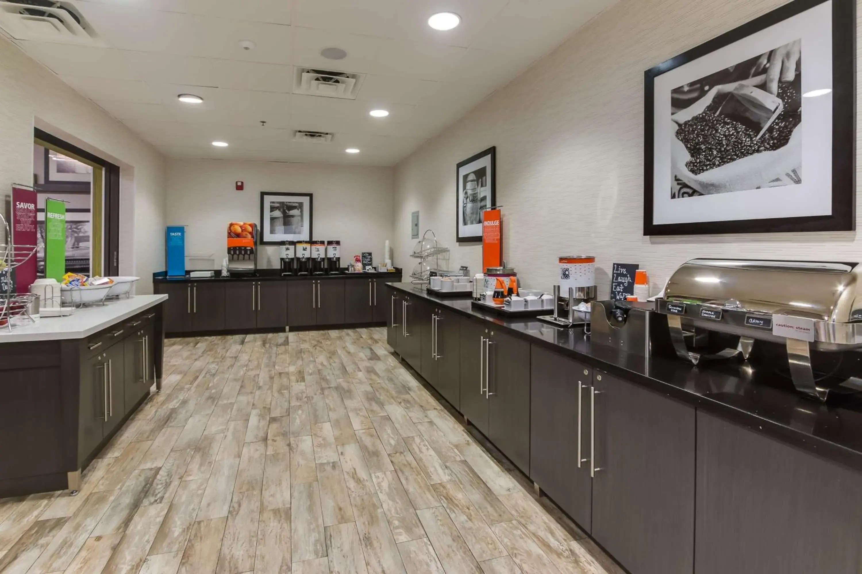 Breakfast in Hampton Inn White House Breakfast in Hampton Inn White House