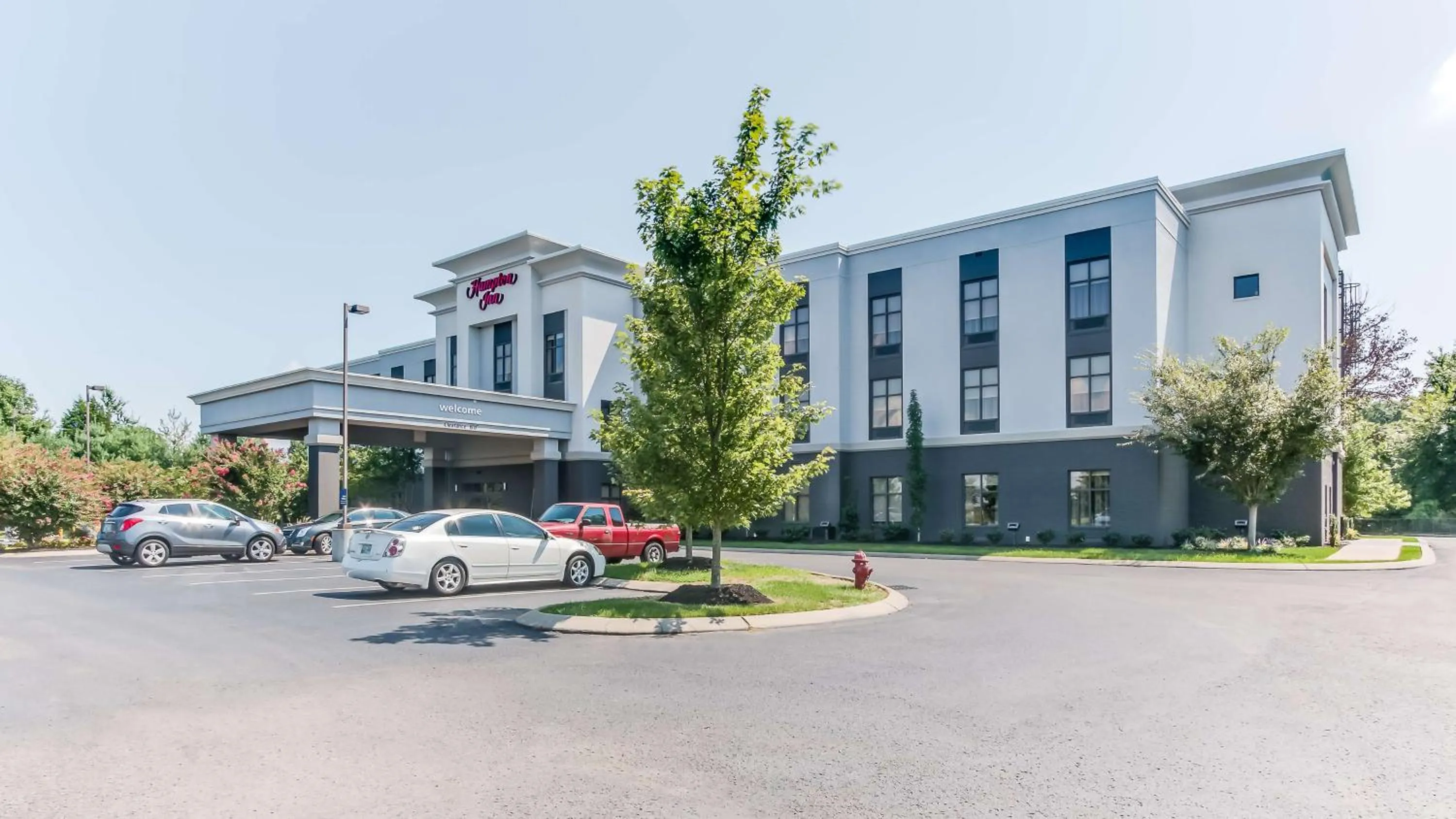 Photo of the whole room in Hampton Inn White House