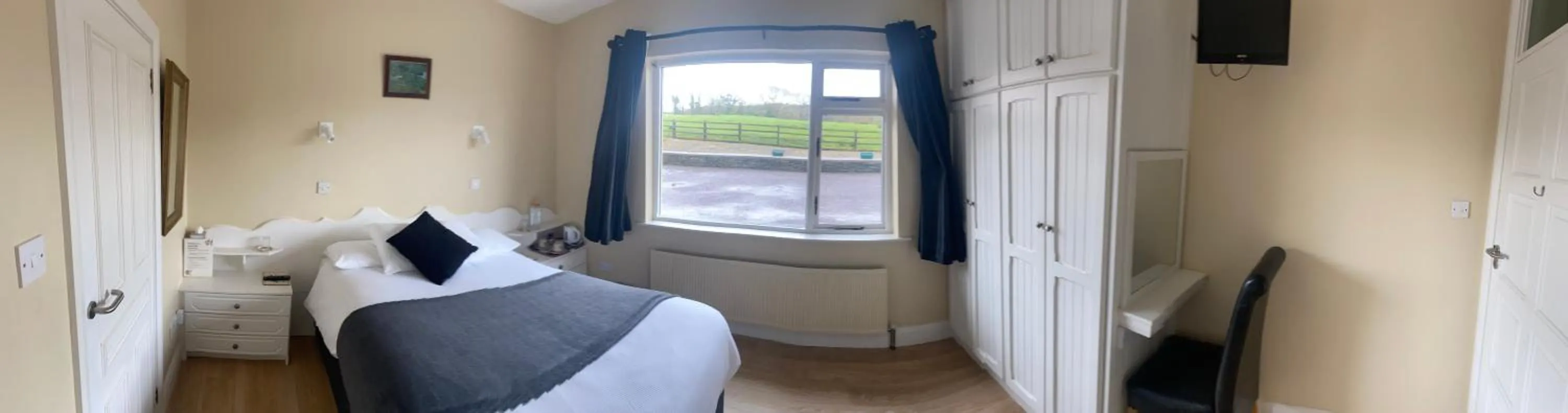 Bedroom in La Mirage B&B