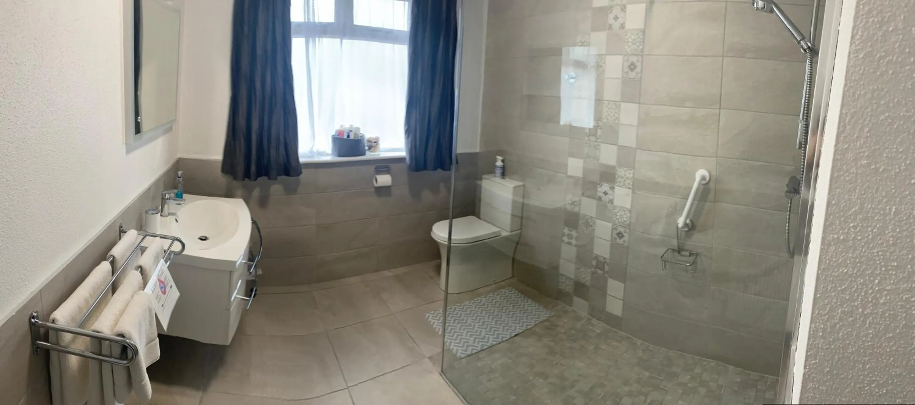 Bathroom in La Mirage B&B