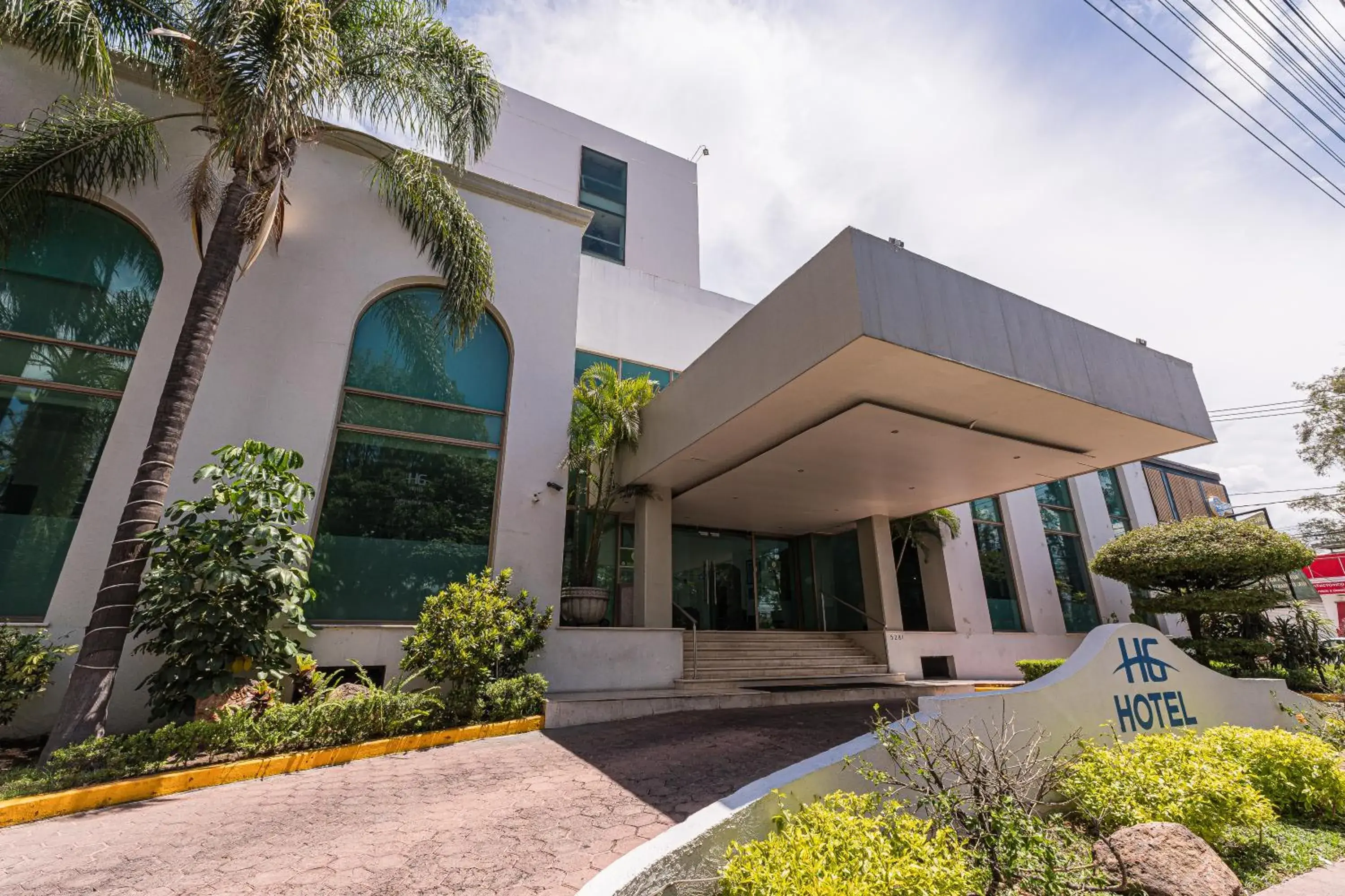 Facade/entrance in HG Hotel Facade/entrance in HG Hotel