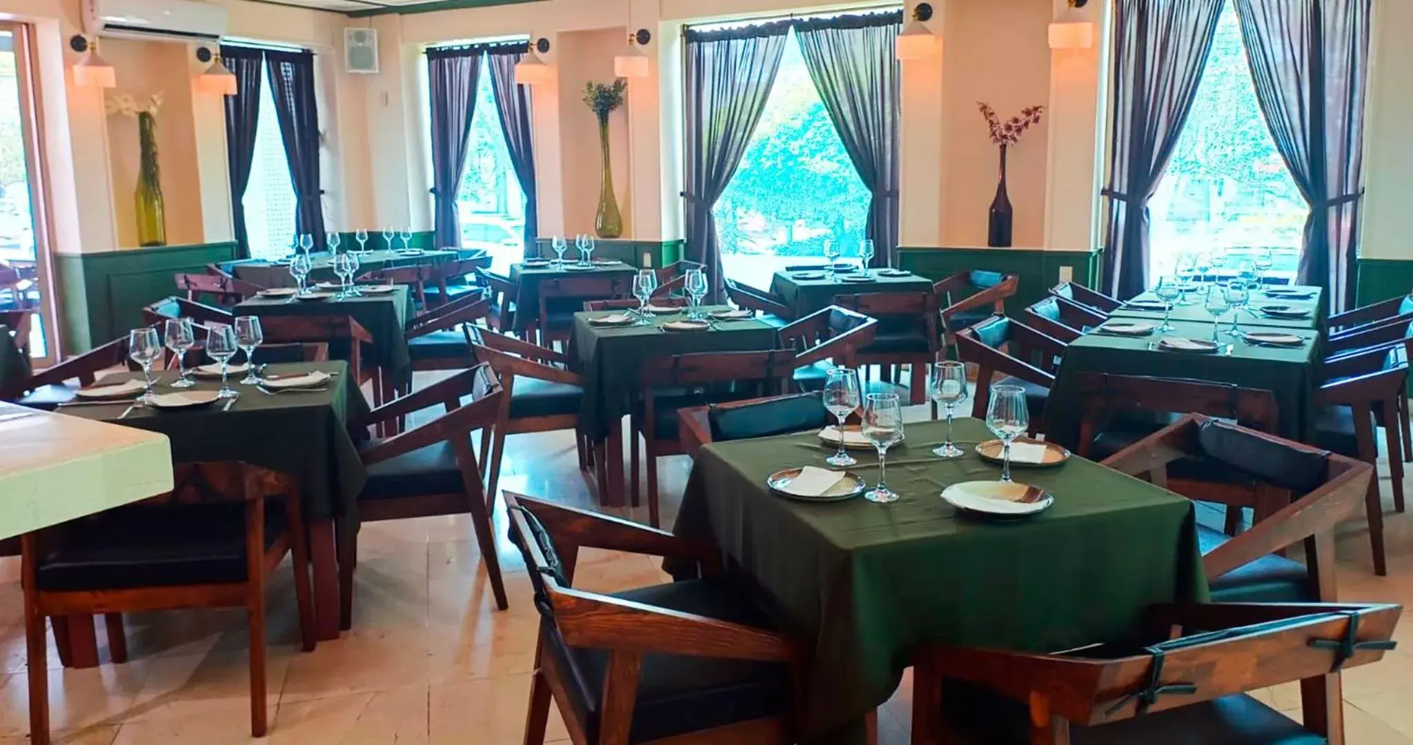 Restaurant/places to eat in HG Hotel Restaurant/places to eat in HG Hotel