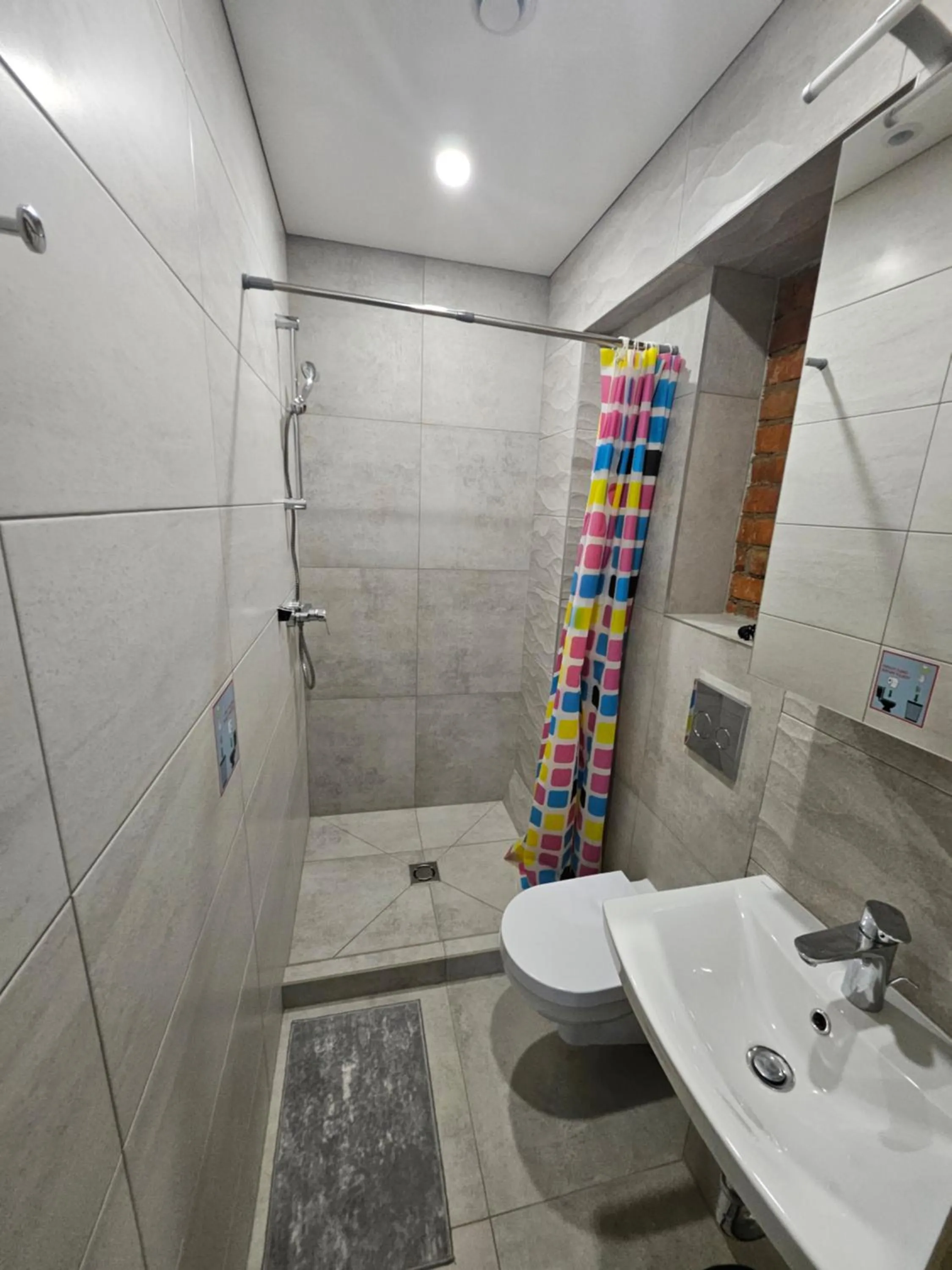 Shower in Kauno apartamentai king size bed