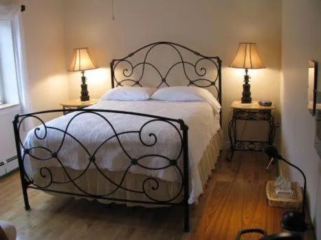 Bed in Tulloch Inn & Gifts