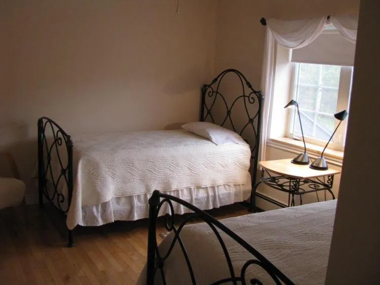 Bed in Tulloch Inn & Gifts