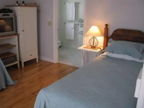 Twin Room - Disability Access in Tulloch Inn & Gifts Twin Room - Disability Access in Tulloch Inn & Gifts