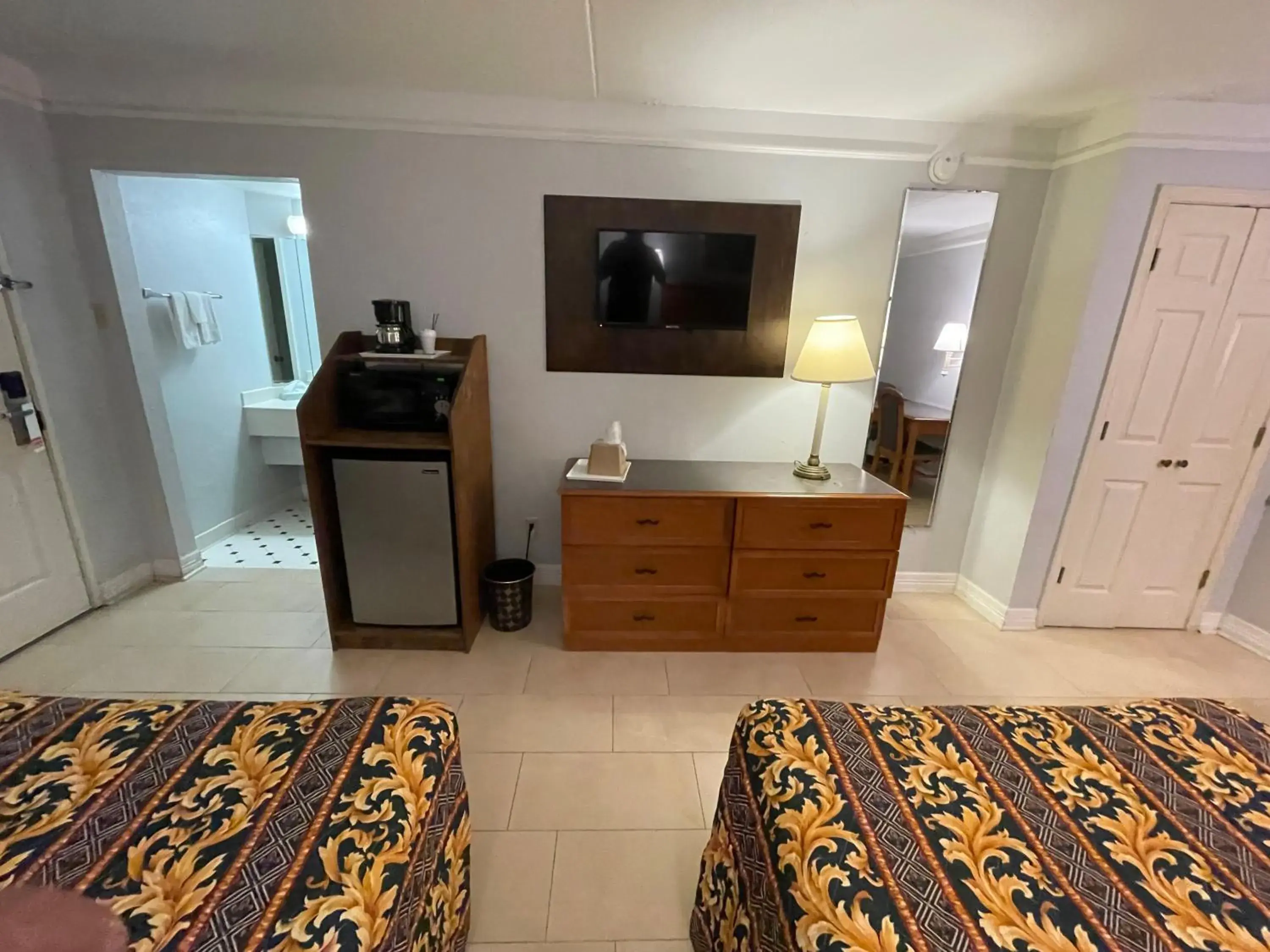 Bed in America's Inn Houston Bed in America's Inn Houston