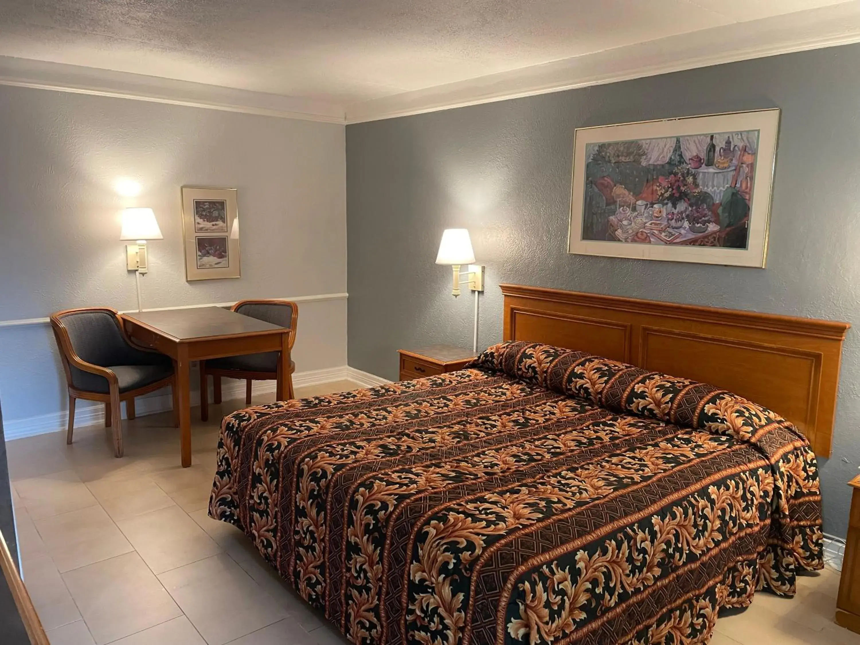 Bed in America's Inn Houston Bed in America's Inn Houston